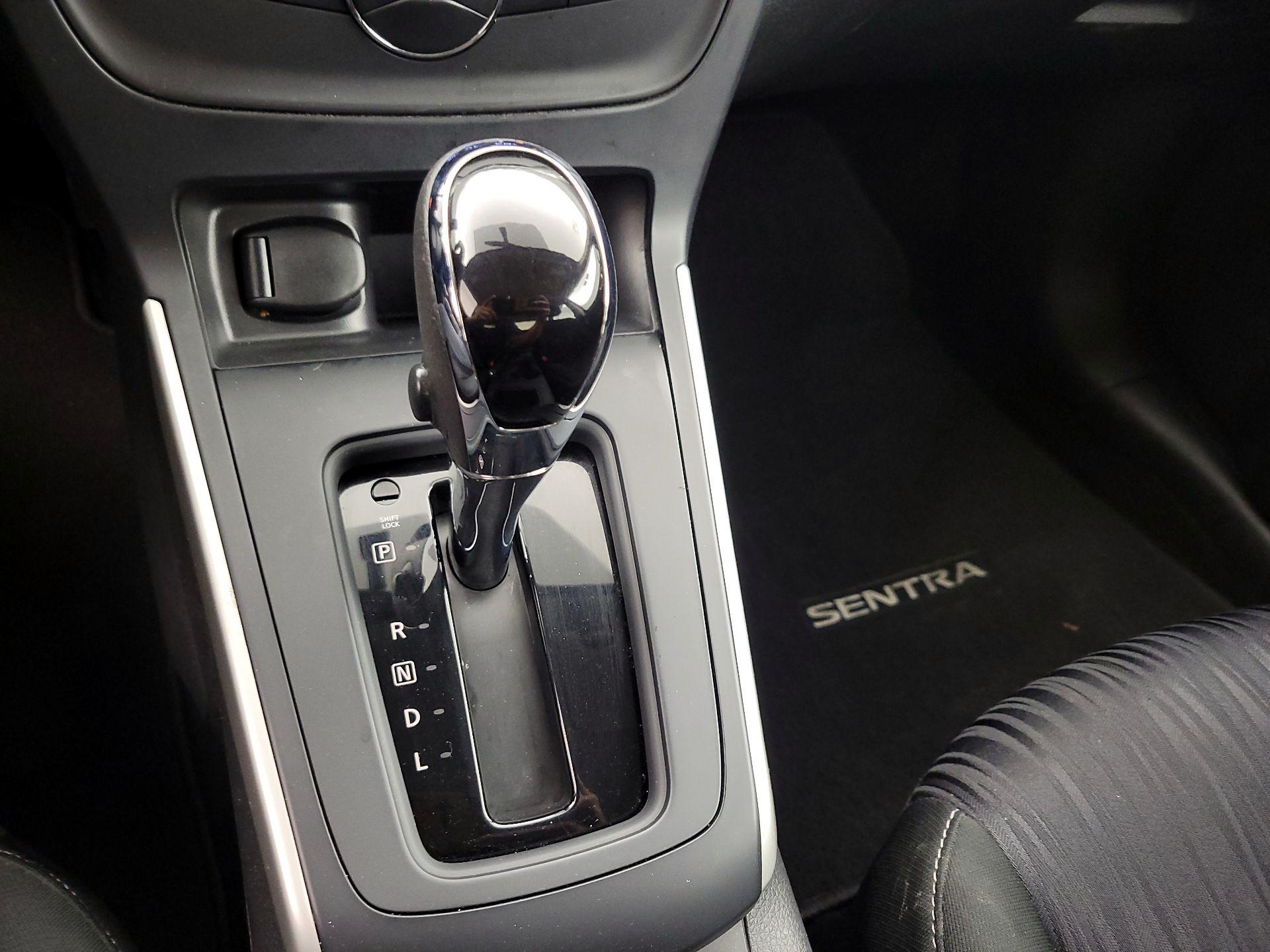 Thumbnail: 2019 Nissan Sentra - 17