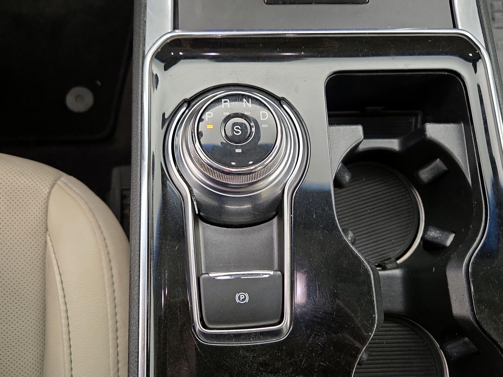 Thumbnail: 2020 Ford Edge - 18