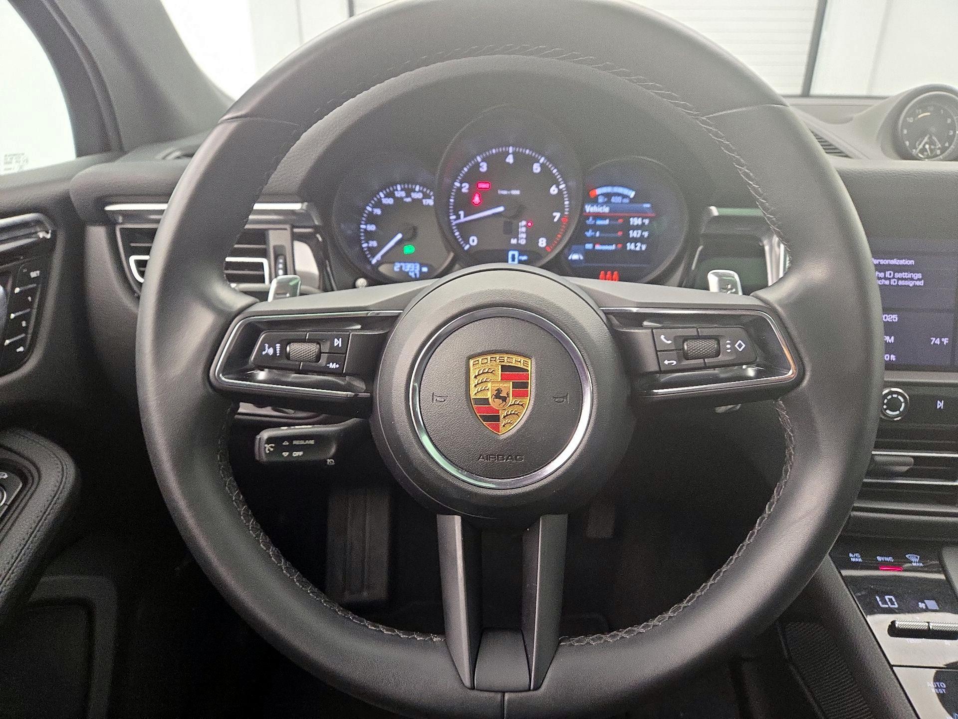 Thumbnail: 2022 Porsche Macan - 10