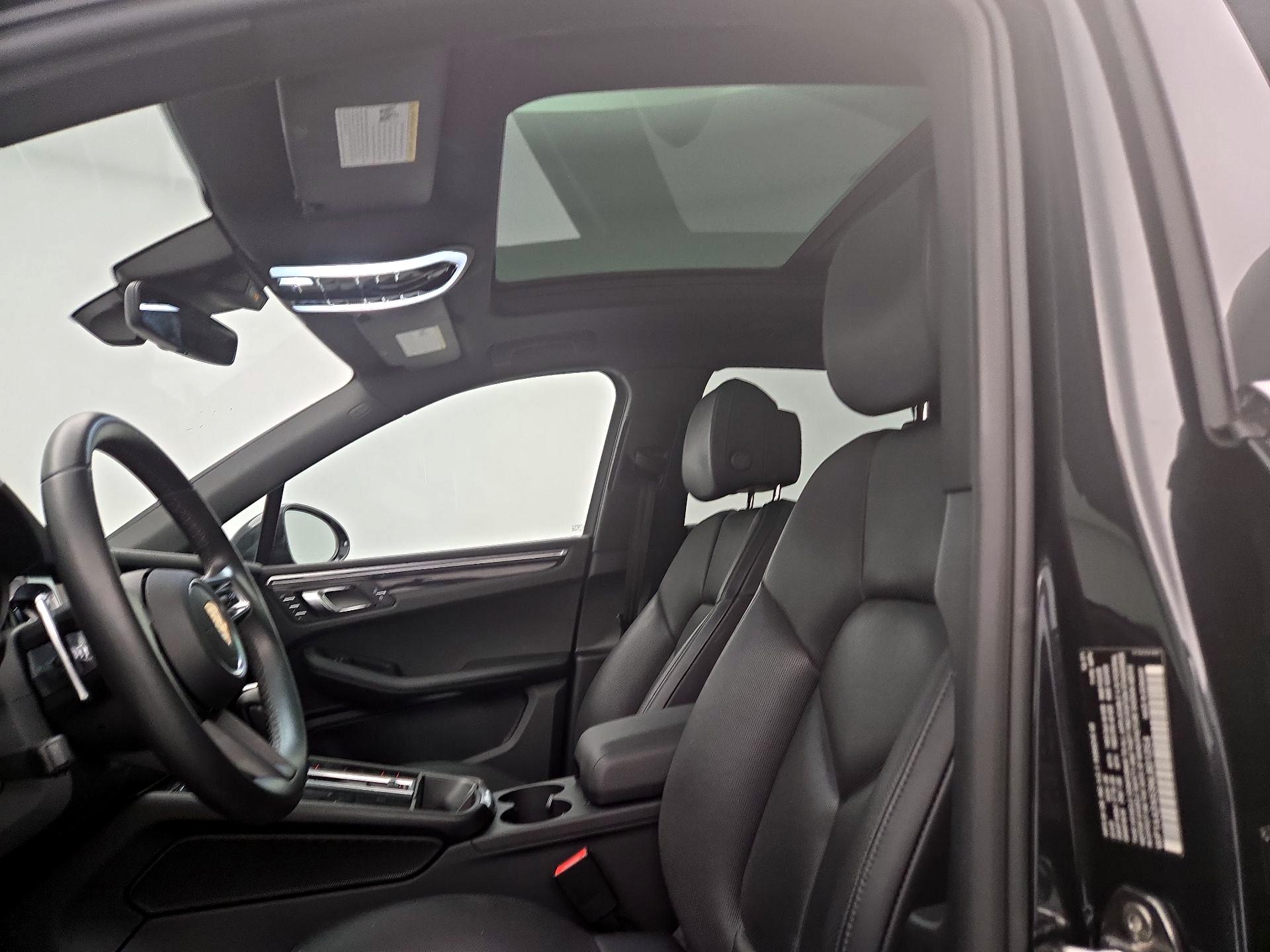 Thumbnail: 2022 Porsche Macan - 20