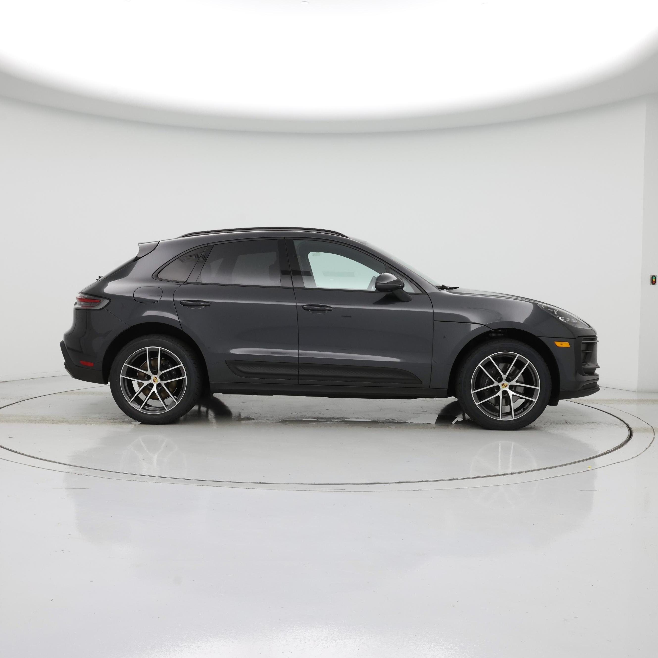 Thumbnail: 2022 Porsche Macan - 7