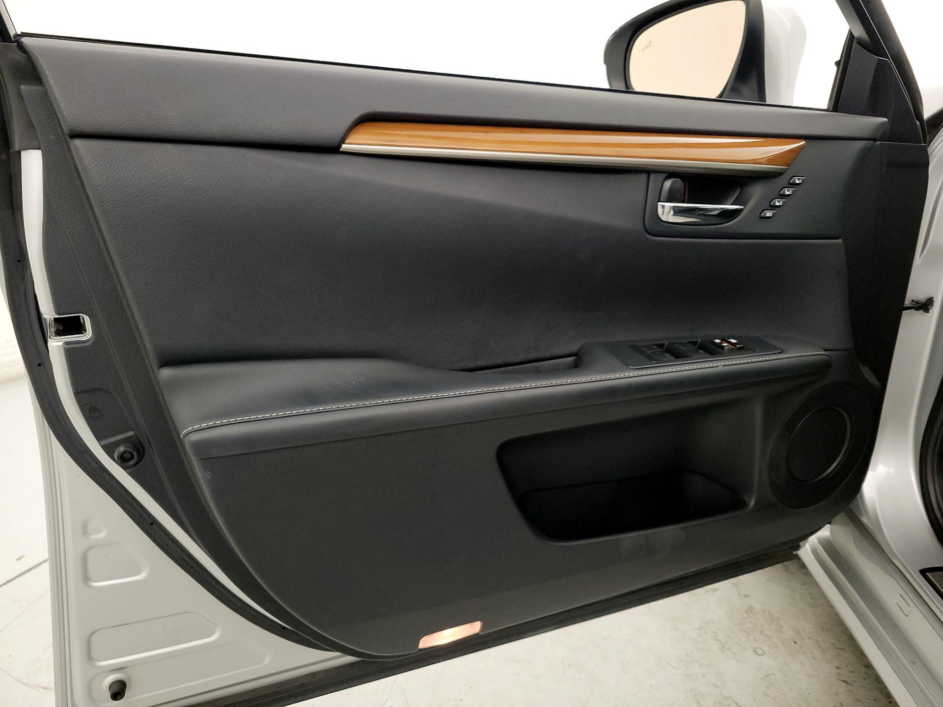 Thumbnail: 2014 Lexus ES - 12