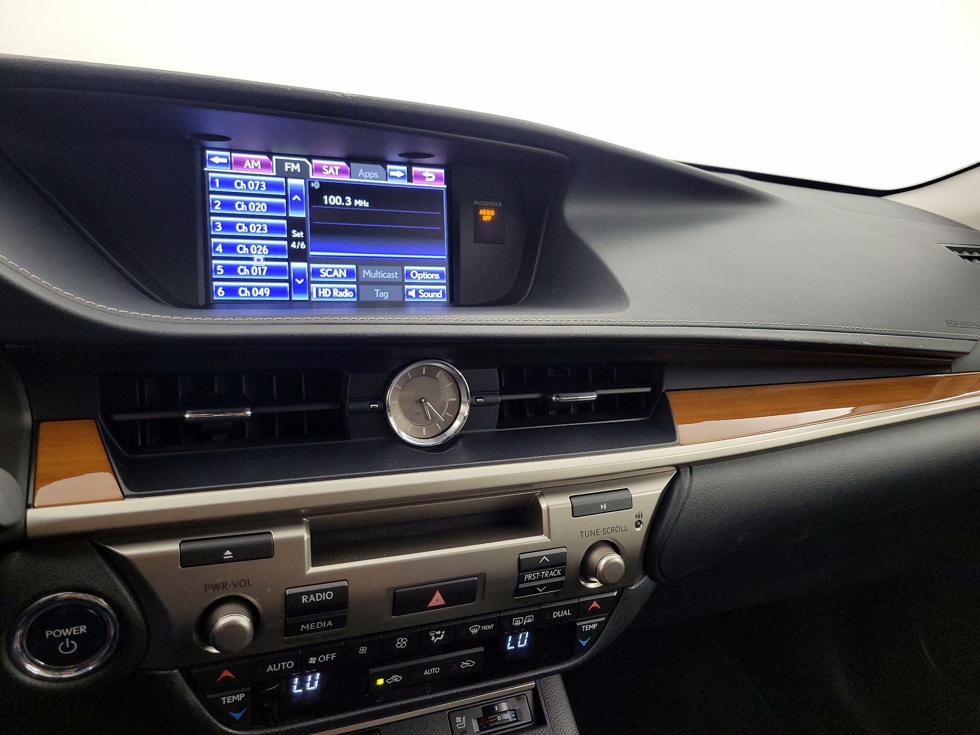 Thumbnail: 2014 Lexus ES - 16