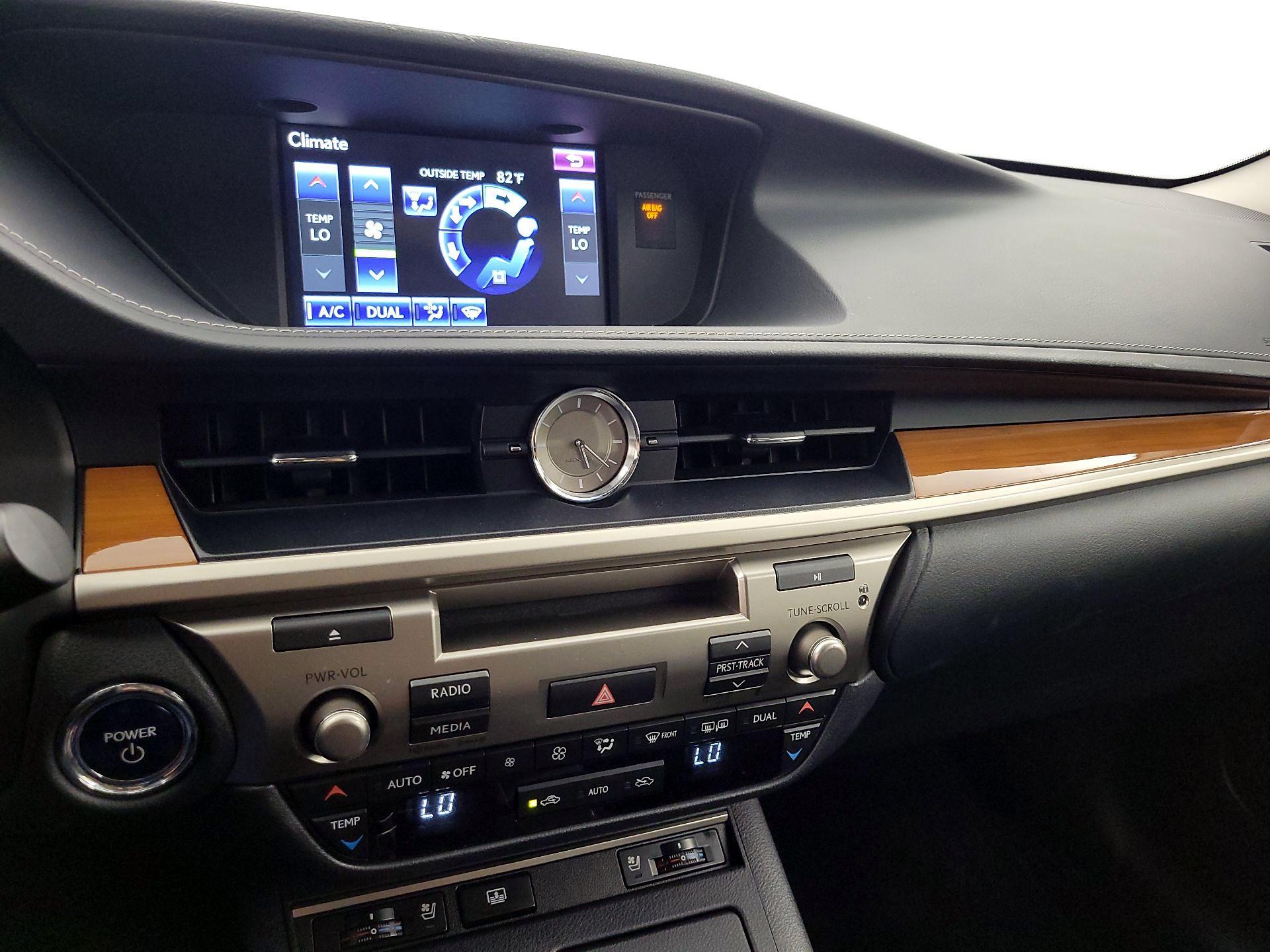 Thumbnail: 2014 Lexus ES - 17