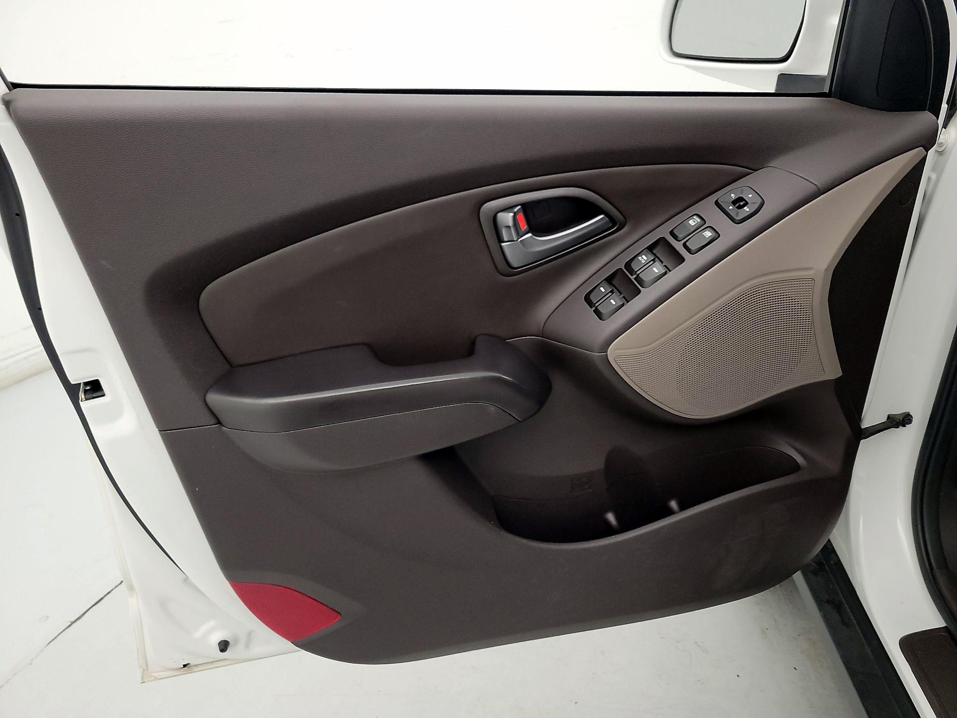 Thumbnail: 2014 Hyundai Tucson - 12