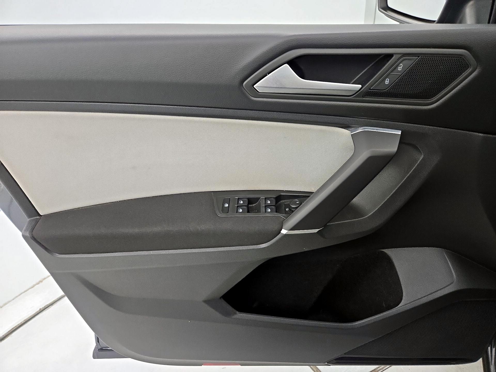 Thumbnail: 2020 Volkswagen Tiguan - 12
