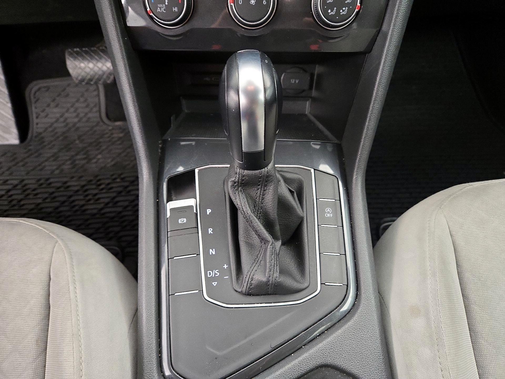 Thumbnail: 2020 Volkswagen Tiguan - 17