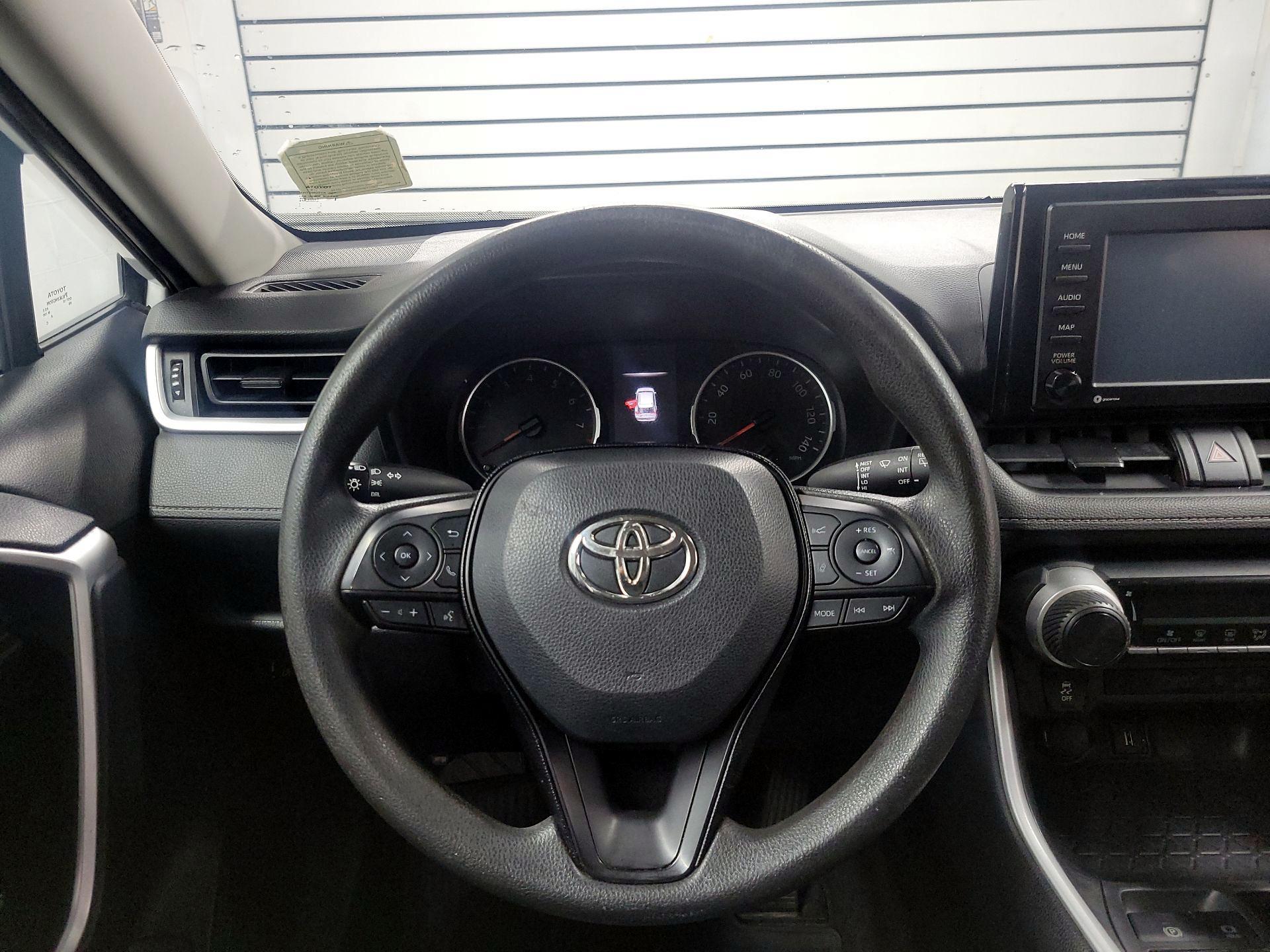 Thumbnail: 2020 Toyota RAV4 - 10