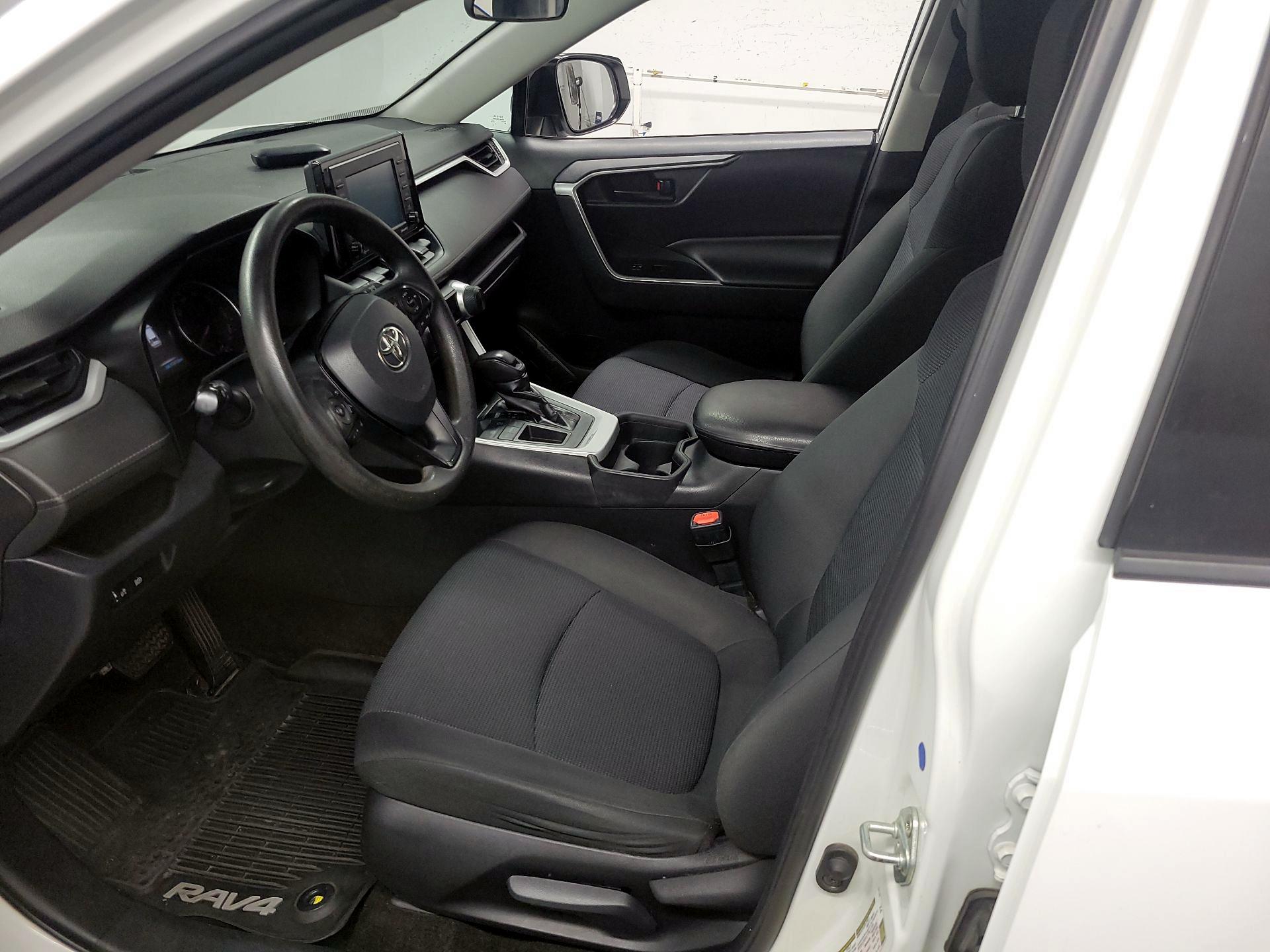 Thumbnail: 2020 Toyota RAV4 - 11
