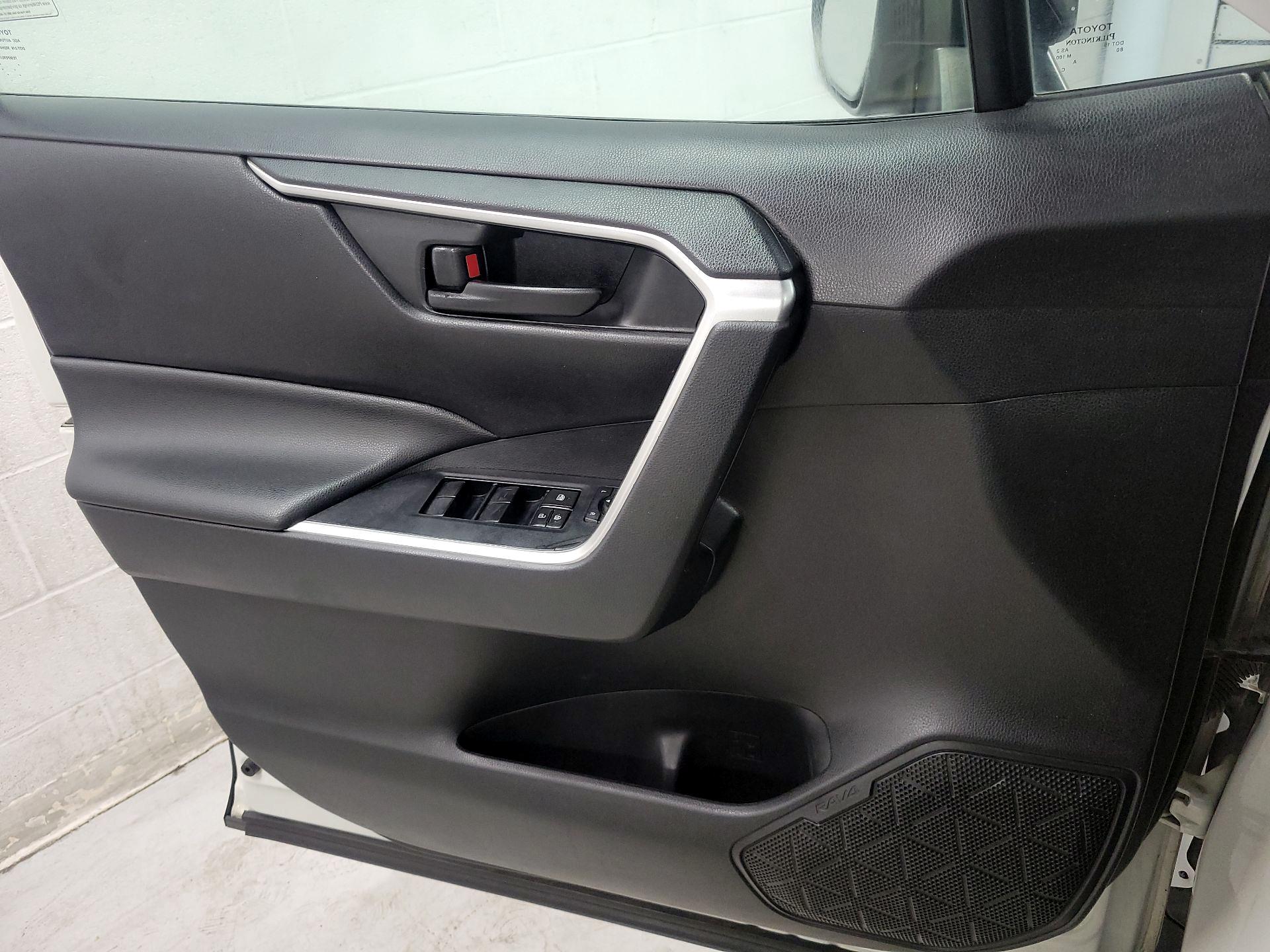 Thumbnail: 2020 Toyota RAV4 - 12