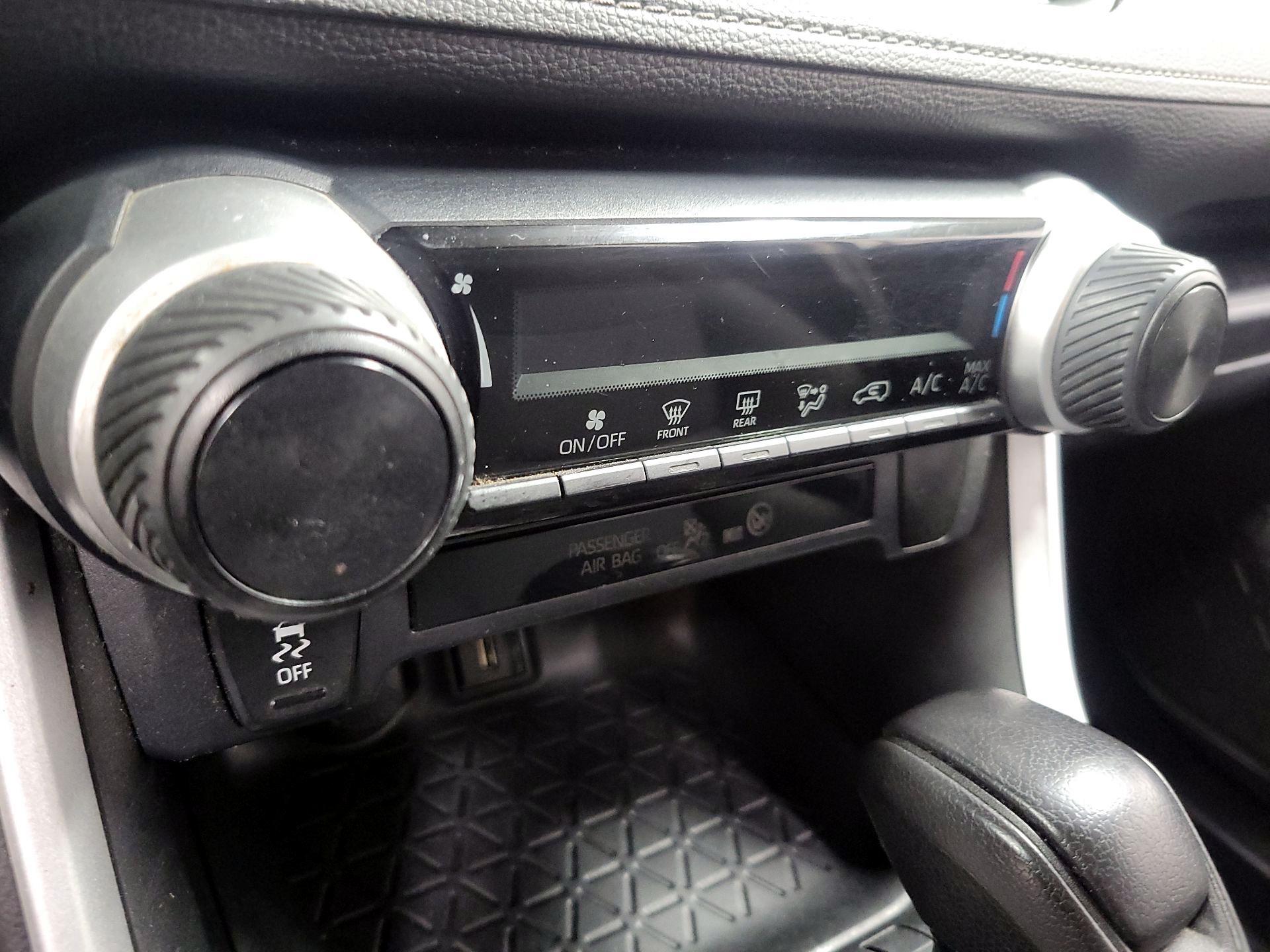 Thumbnail: 2020 Toyota RAV4 - 15