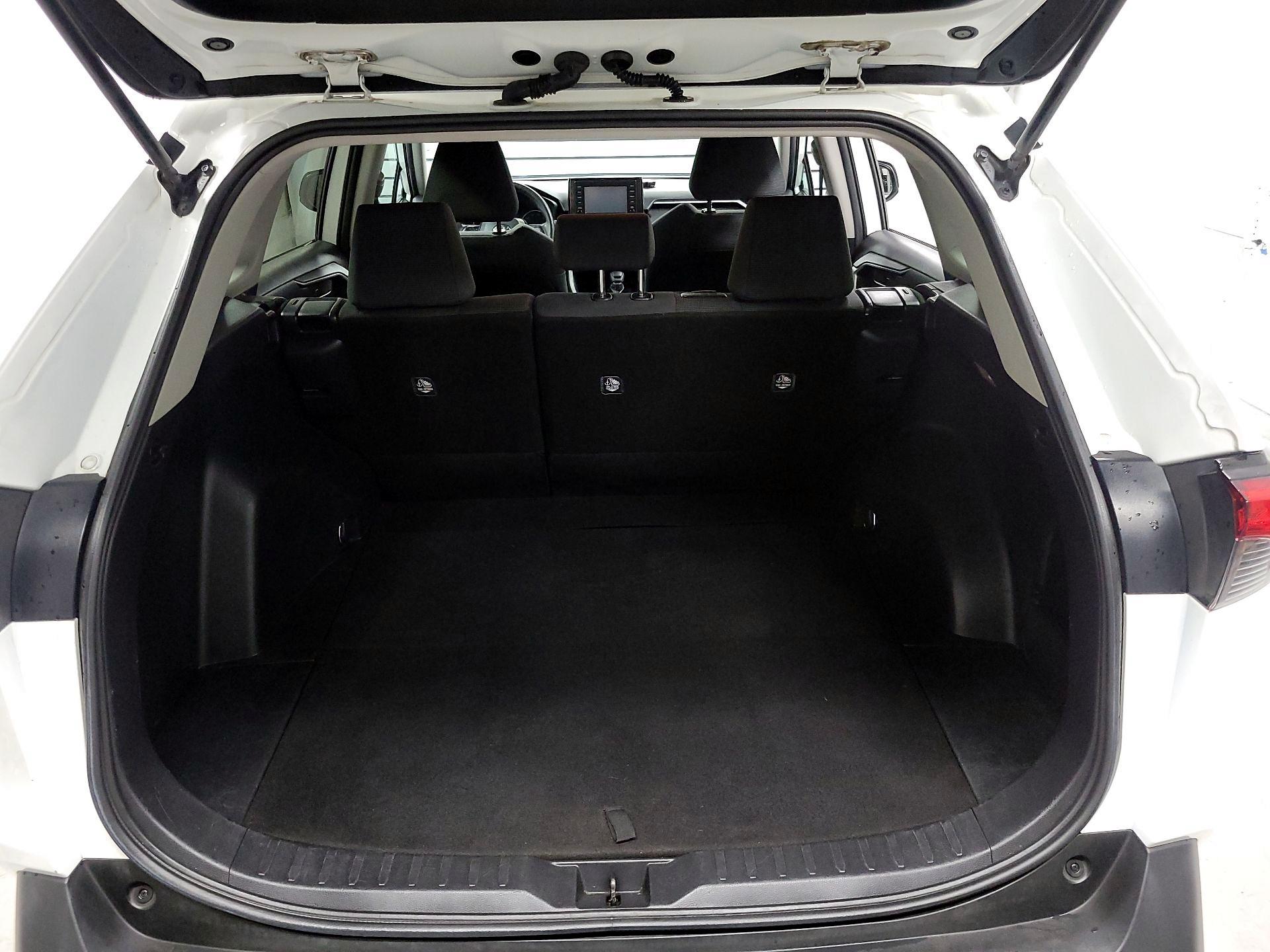 Thumbnail: 2020 Toyota RAV4 - 18