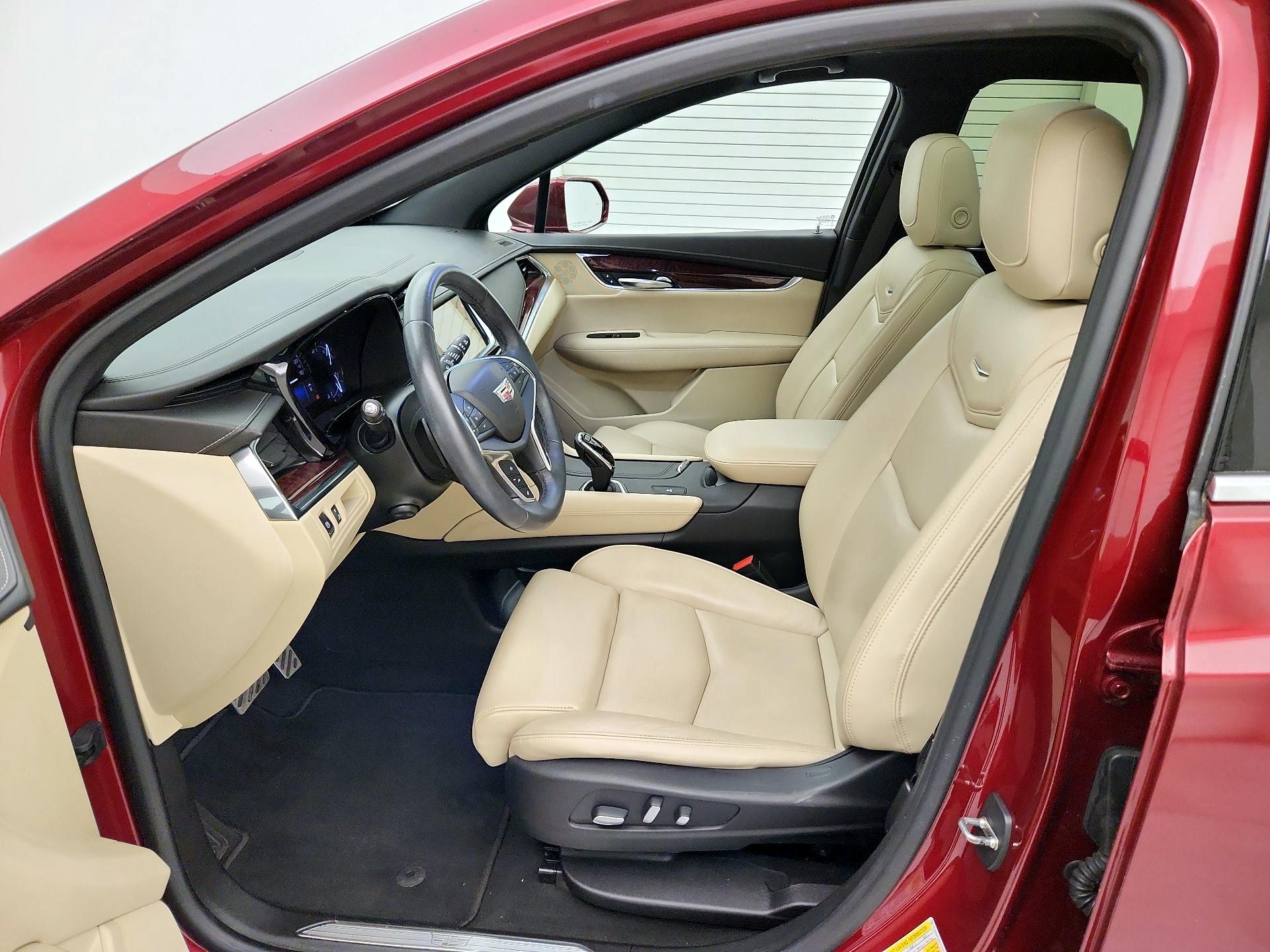 Thumbnail: 2017 Cadillac XT5 - 11