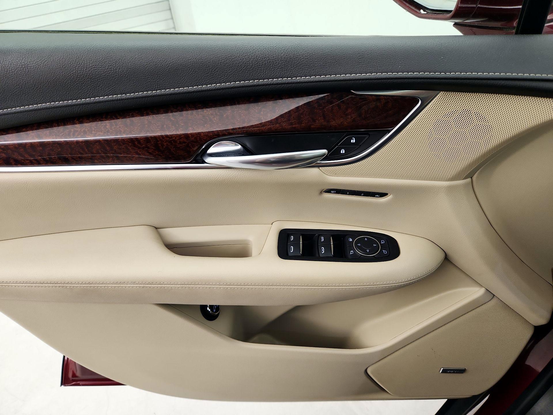 Thumbnail: 2017 Cadillac XT5 - 12
