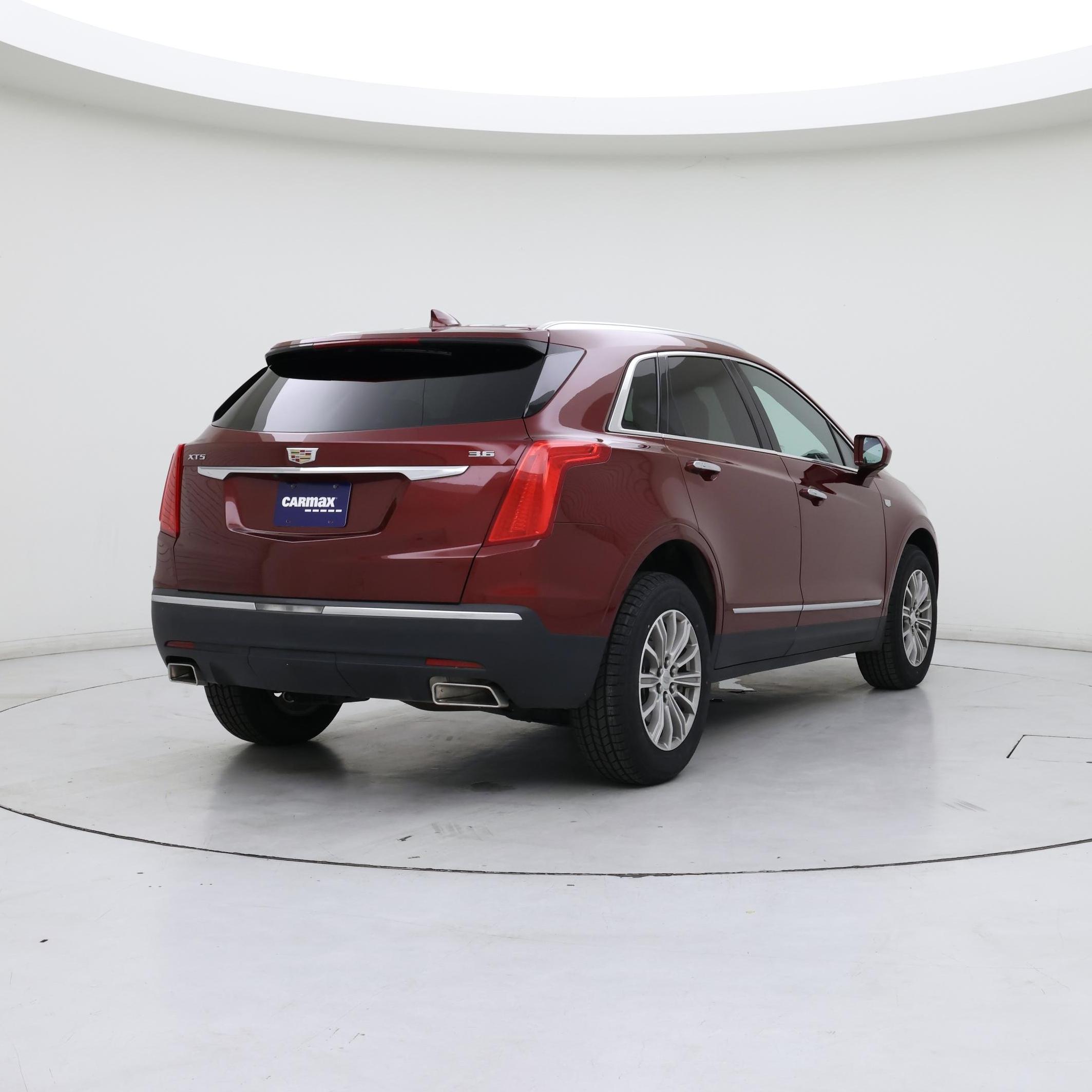Thumbnail: 2017 Cadillac XT5 - 8