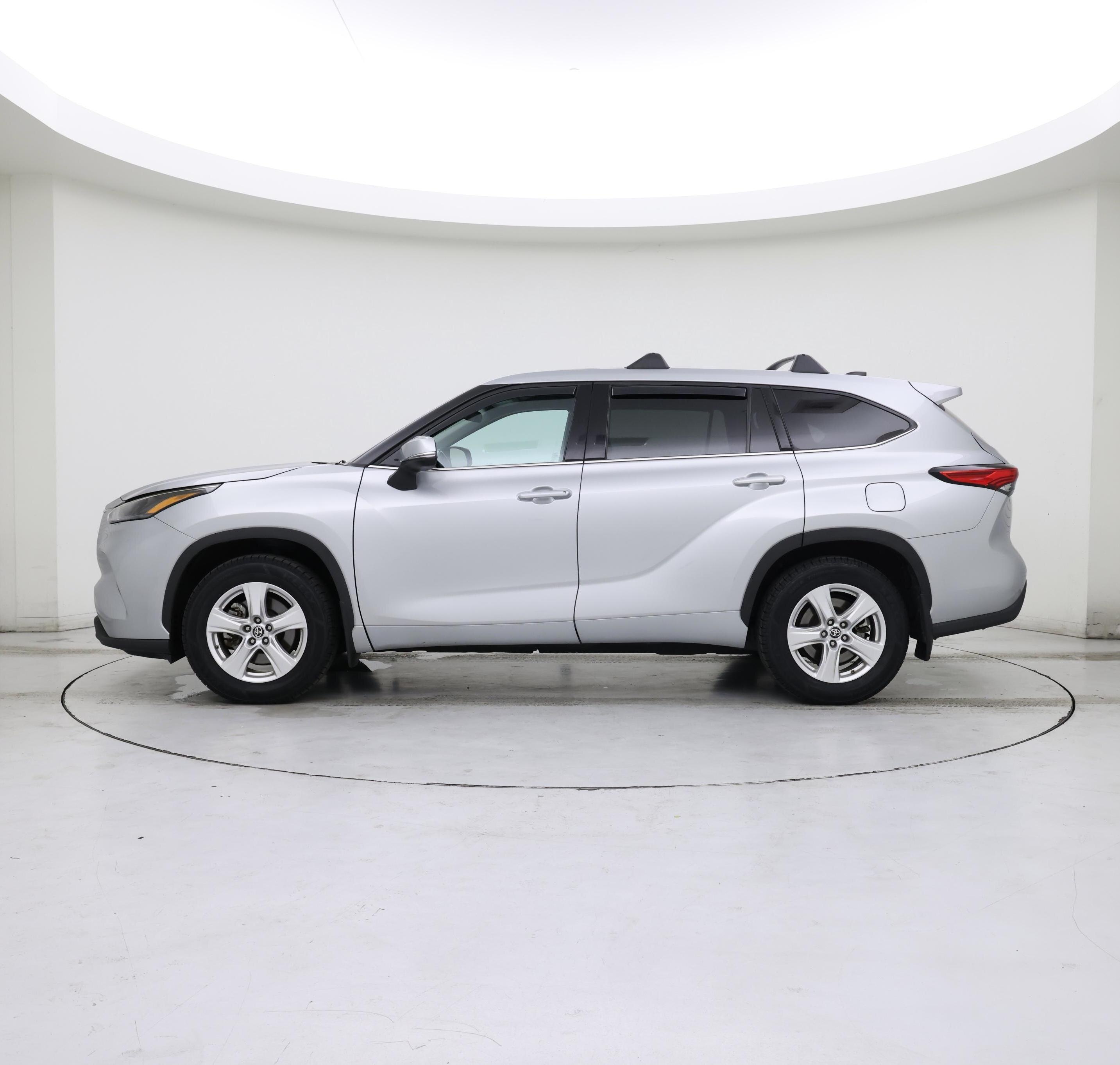 Thumbnail: 2022 Toyota Highlander - 3