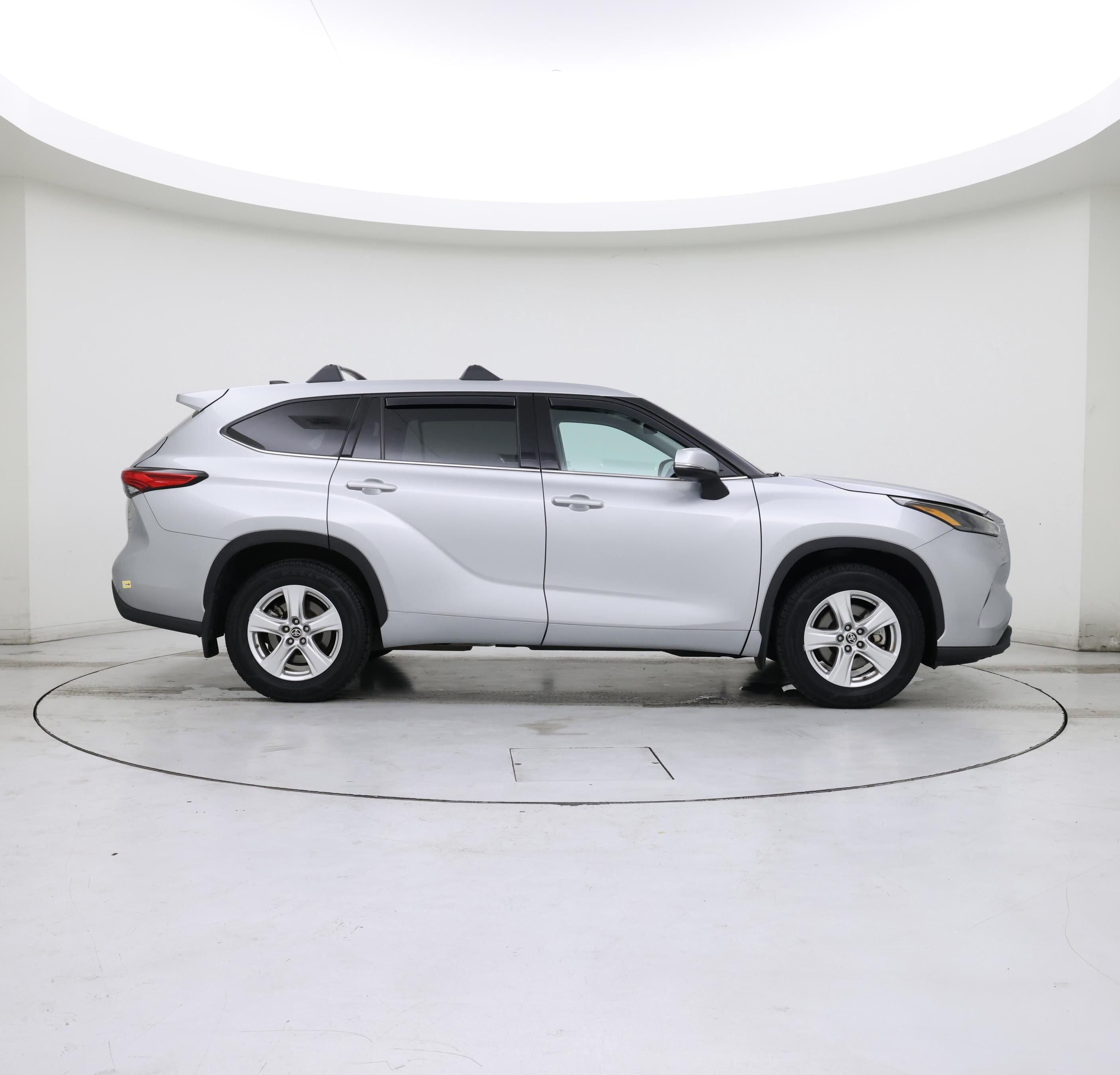 Thumbnail: 2022 Toyota Highlander - 7