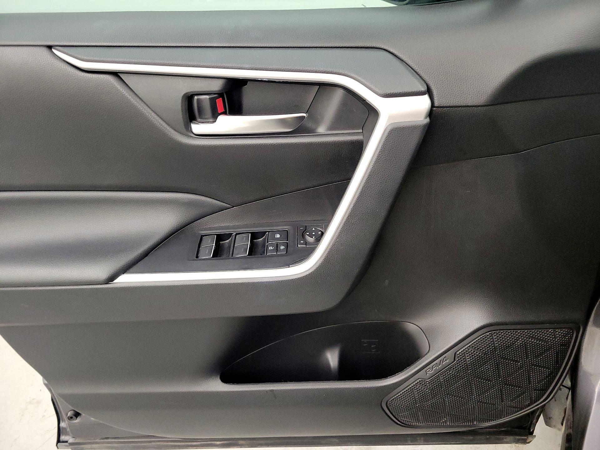 Thumbnail: 2022 Toyota RAV4 - 12