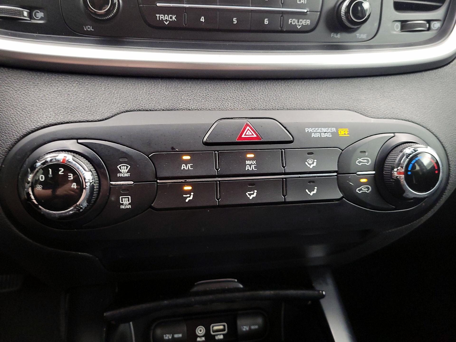 Thumbnail: 2016 Kia Sorento - 15