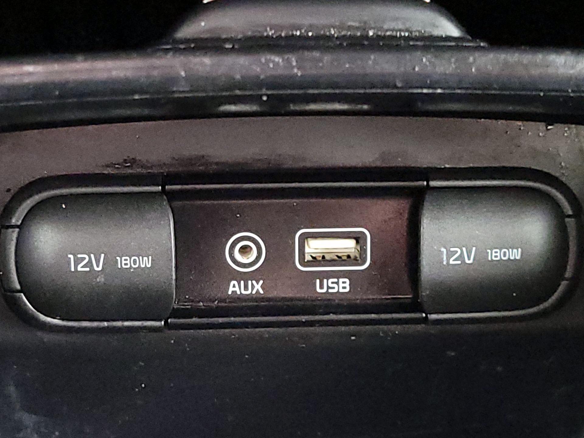 Thumbnail: 2016 Kia Sorento - 17