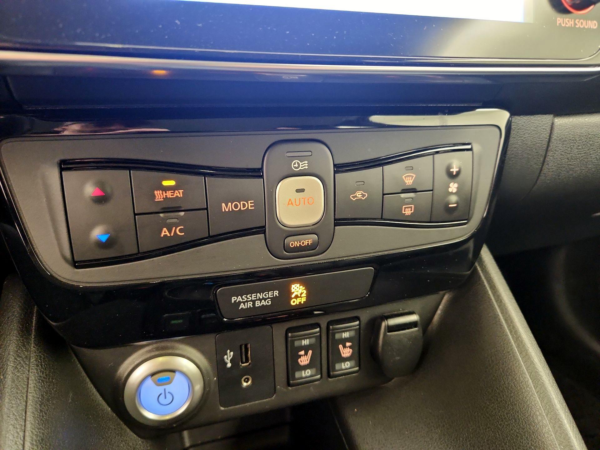 Thumbnail: 2019 Nissan Leaf - 17