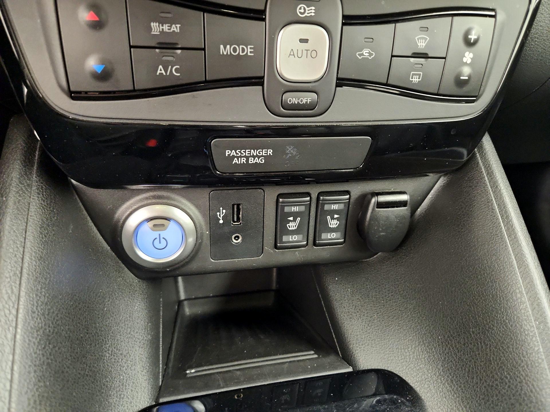 Thumbnail: 2019 Nissan Leaf - 19