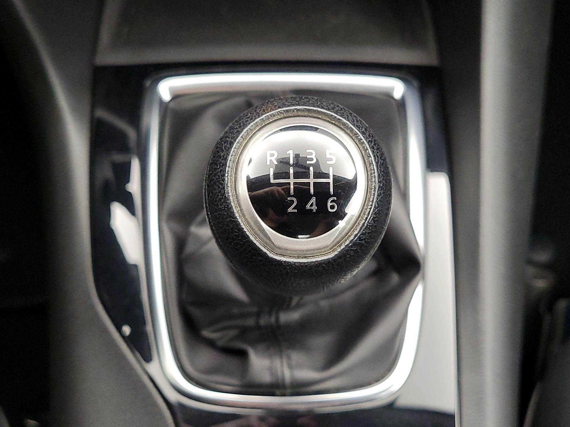 Thumbnail: 2016 Mazda Mazda3 - 18