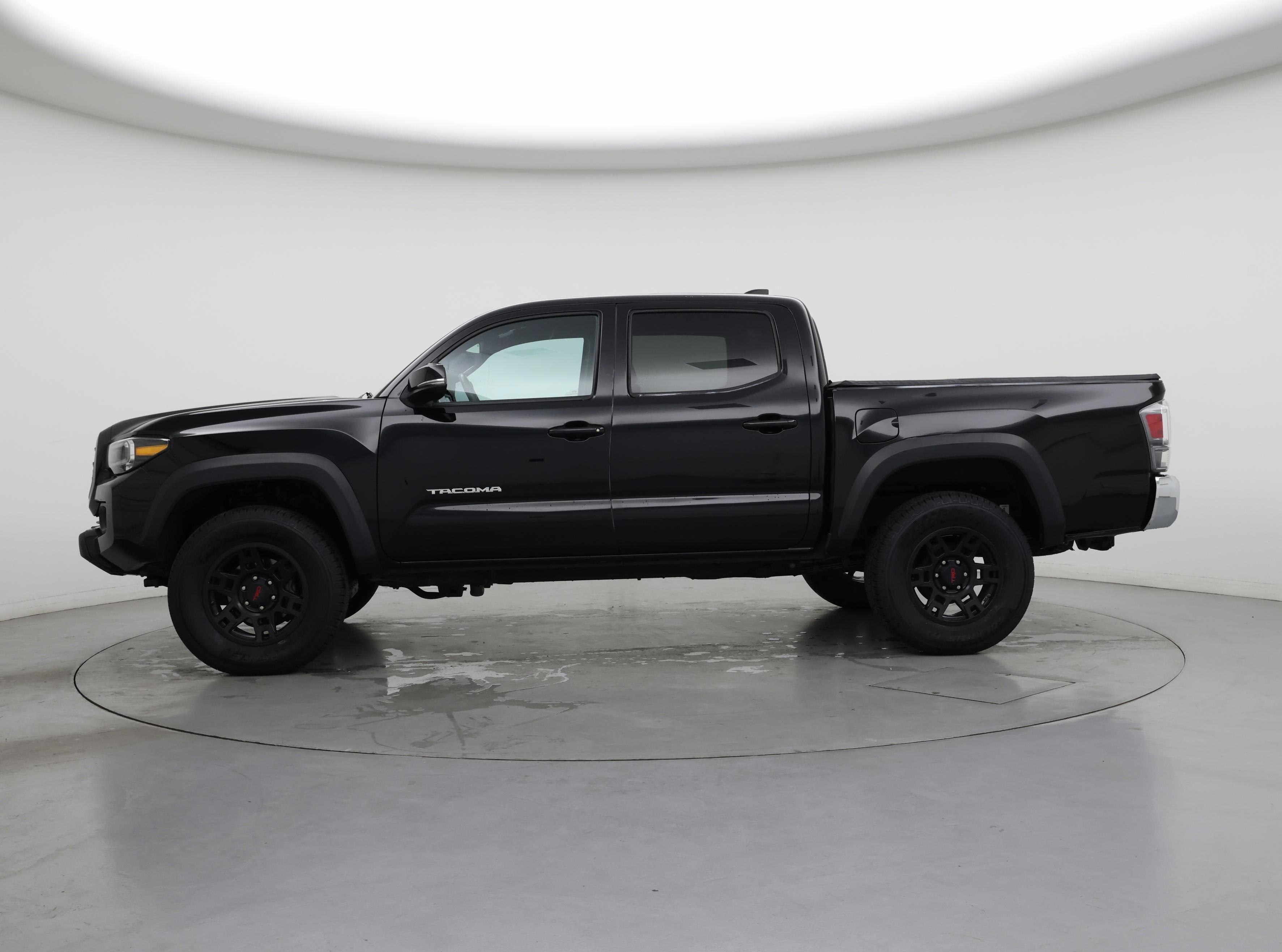 Thumbnail: 2020 Toyota Tacoma - 3