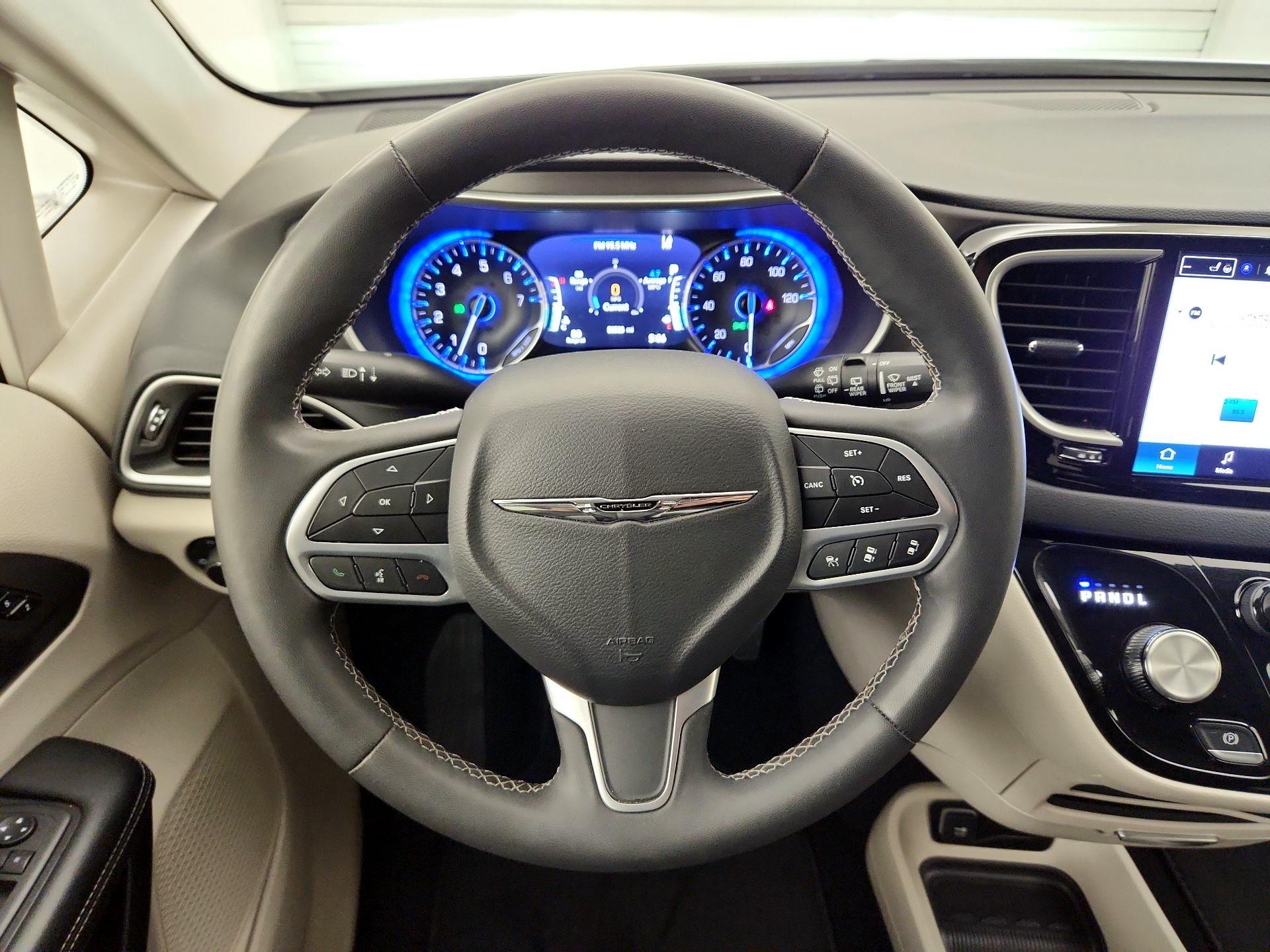 Thumbnail: 2023 Chrysler Pacifica - 10