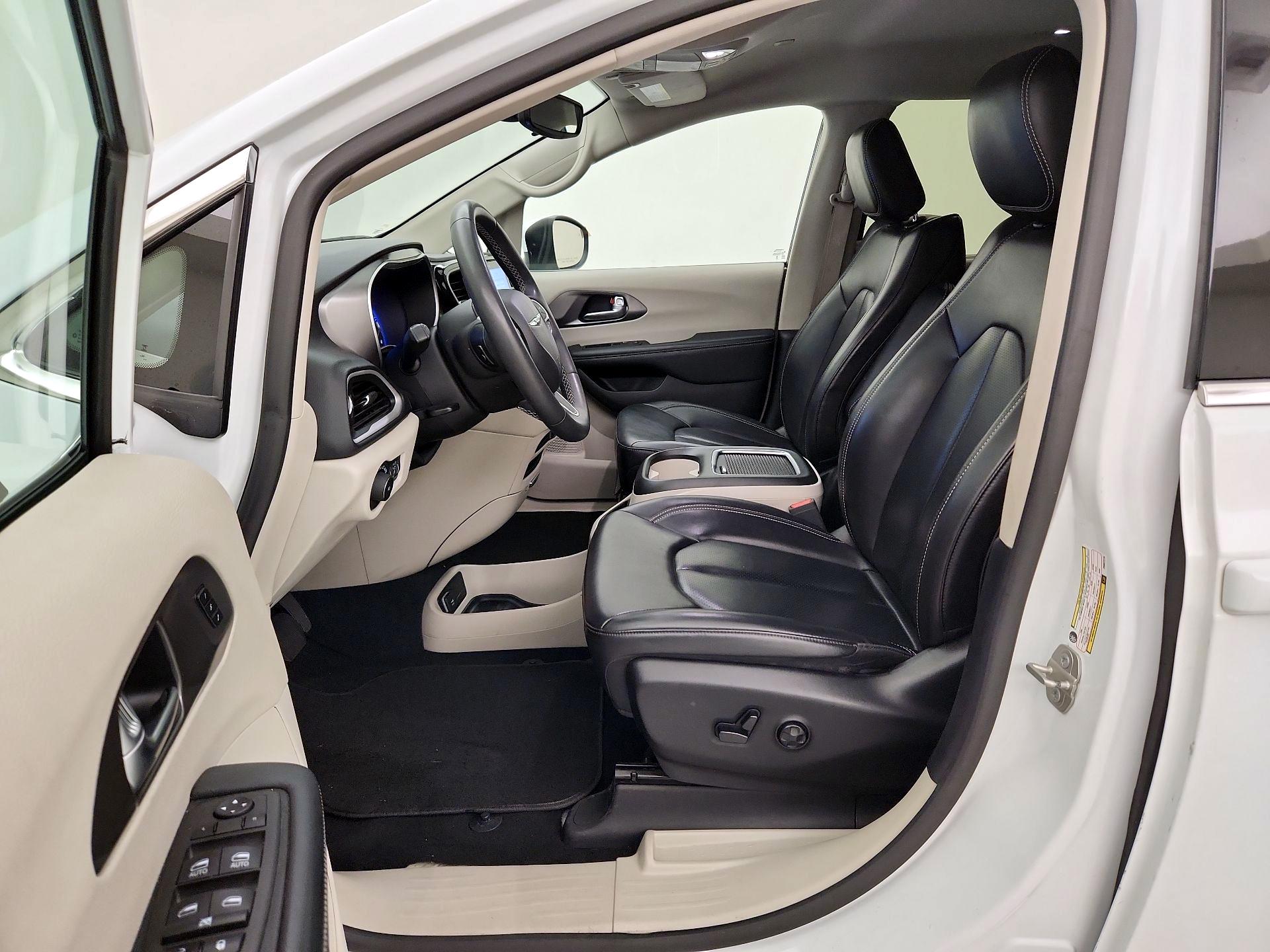 Thumbnail: 2023 Chrysler Pacifica - 11