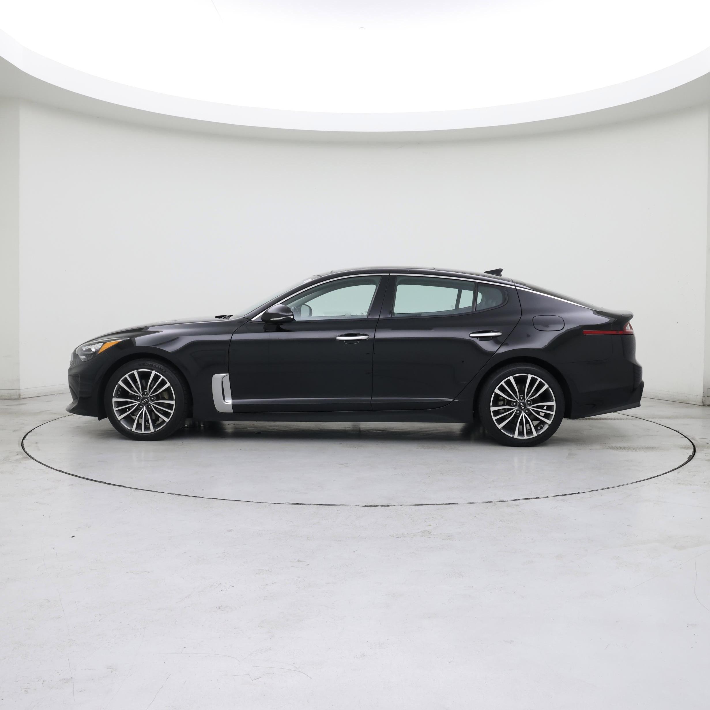 Thumbnail: 2018 Kia Stinger - 3