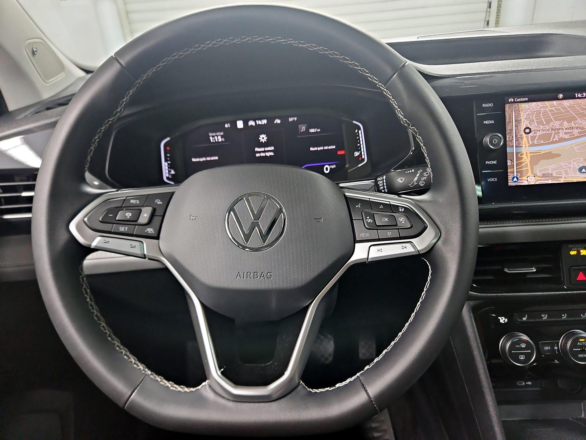 Thumbnail: 2022 Volkswagen Taos - 10
