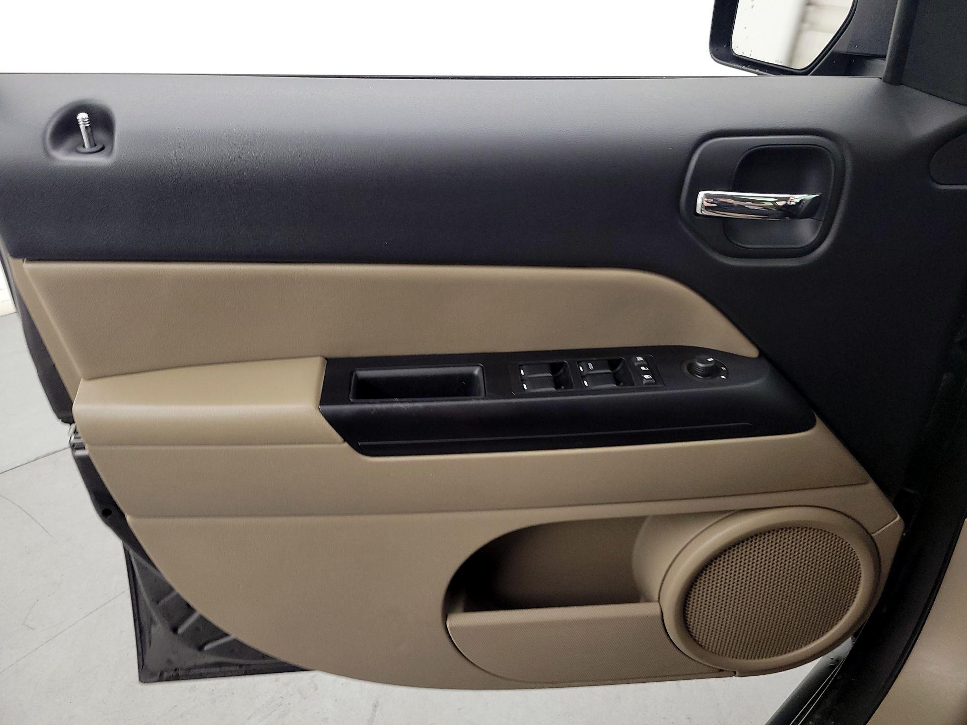 Thumbnail: 2015 Jeep Patriot - 12