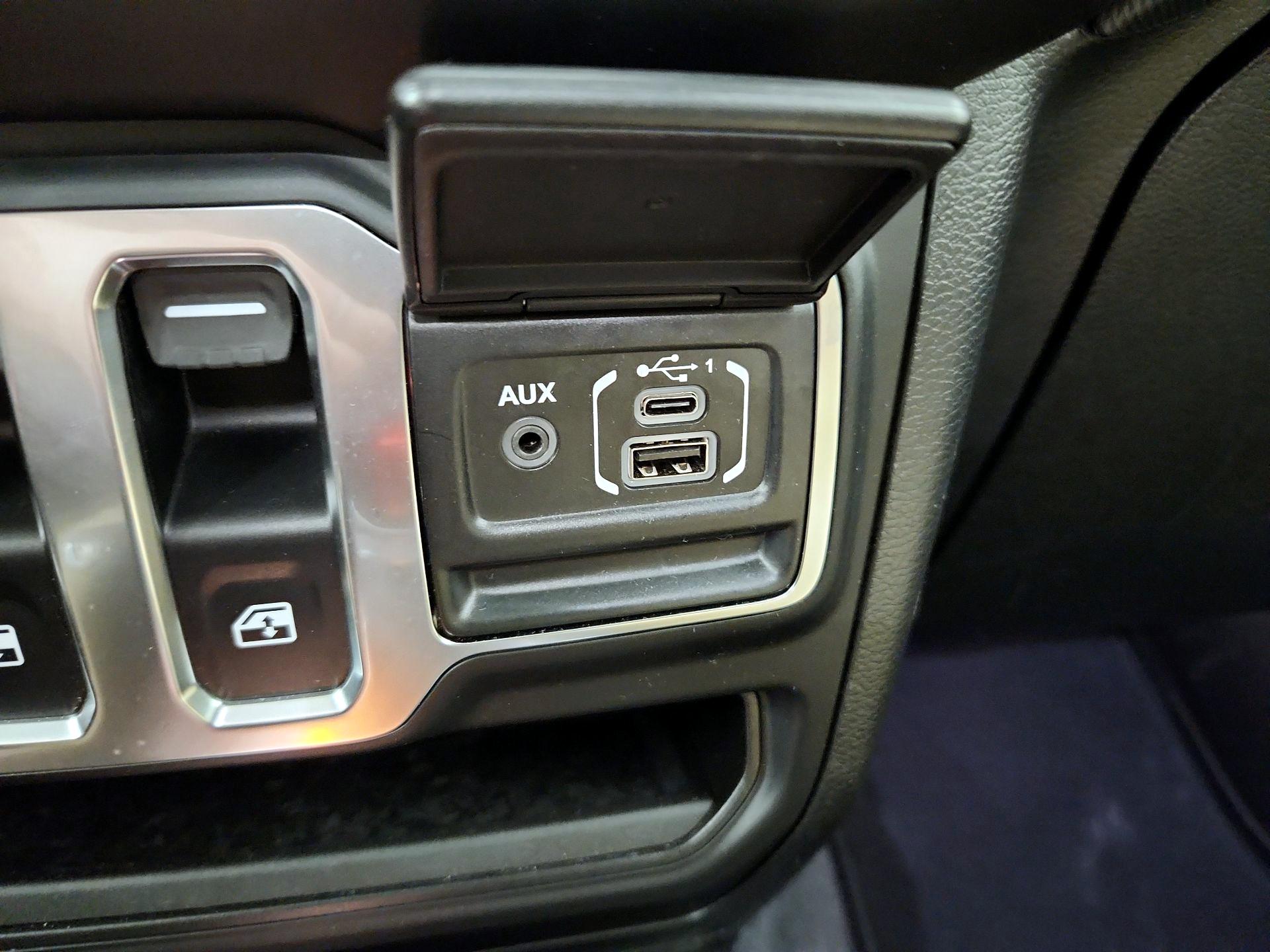 Thumbnail: 2021 Jeep Wrangler - 18