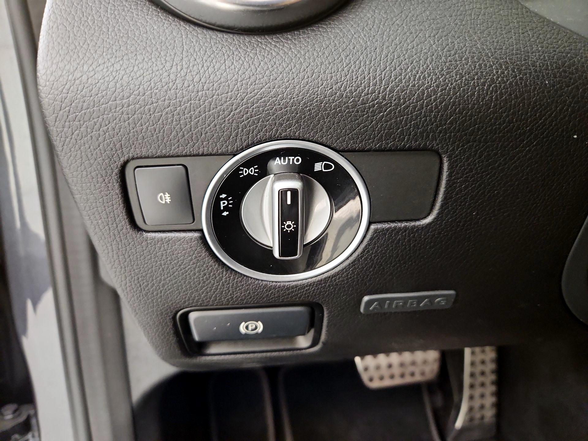 Thumbnail: 2014 Mercedes-Benz SLK - 13