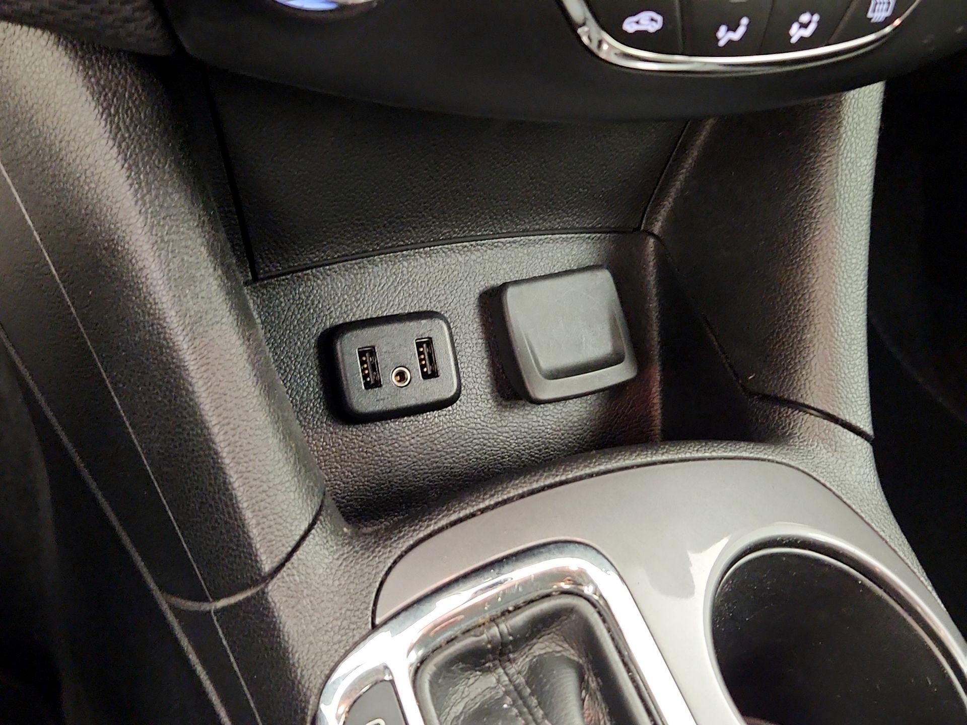 Thumbnail: 2019 Chevrolet Cruze - 18