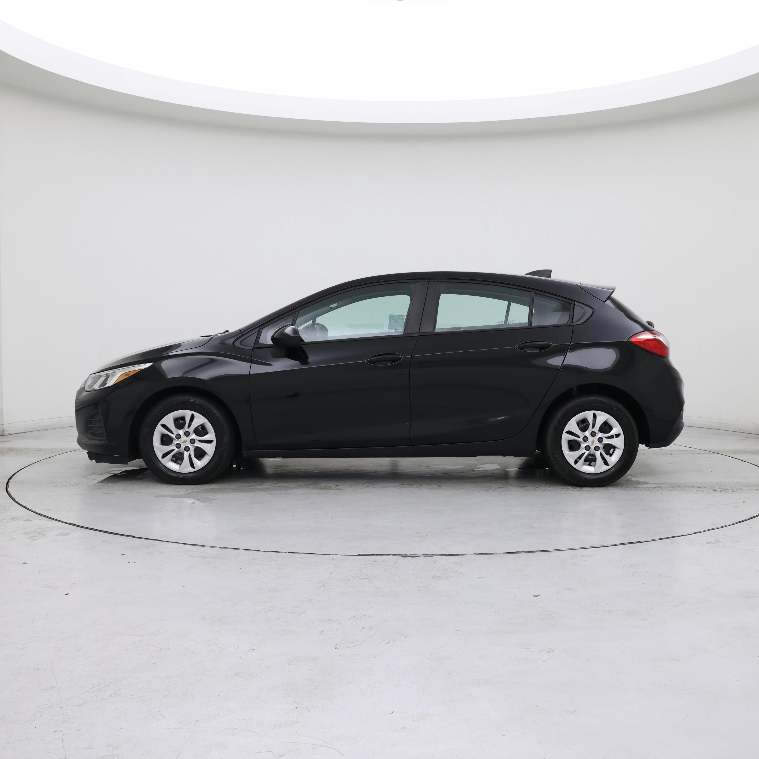 Thumbnail: 2019 Chevrolet Cruze - 3