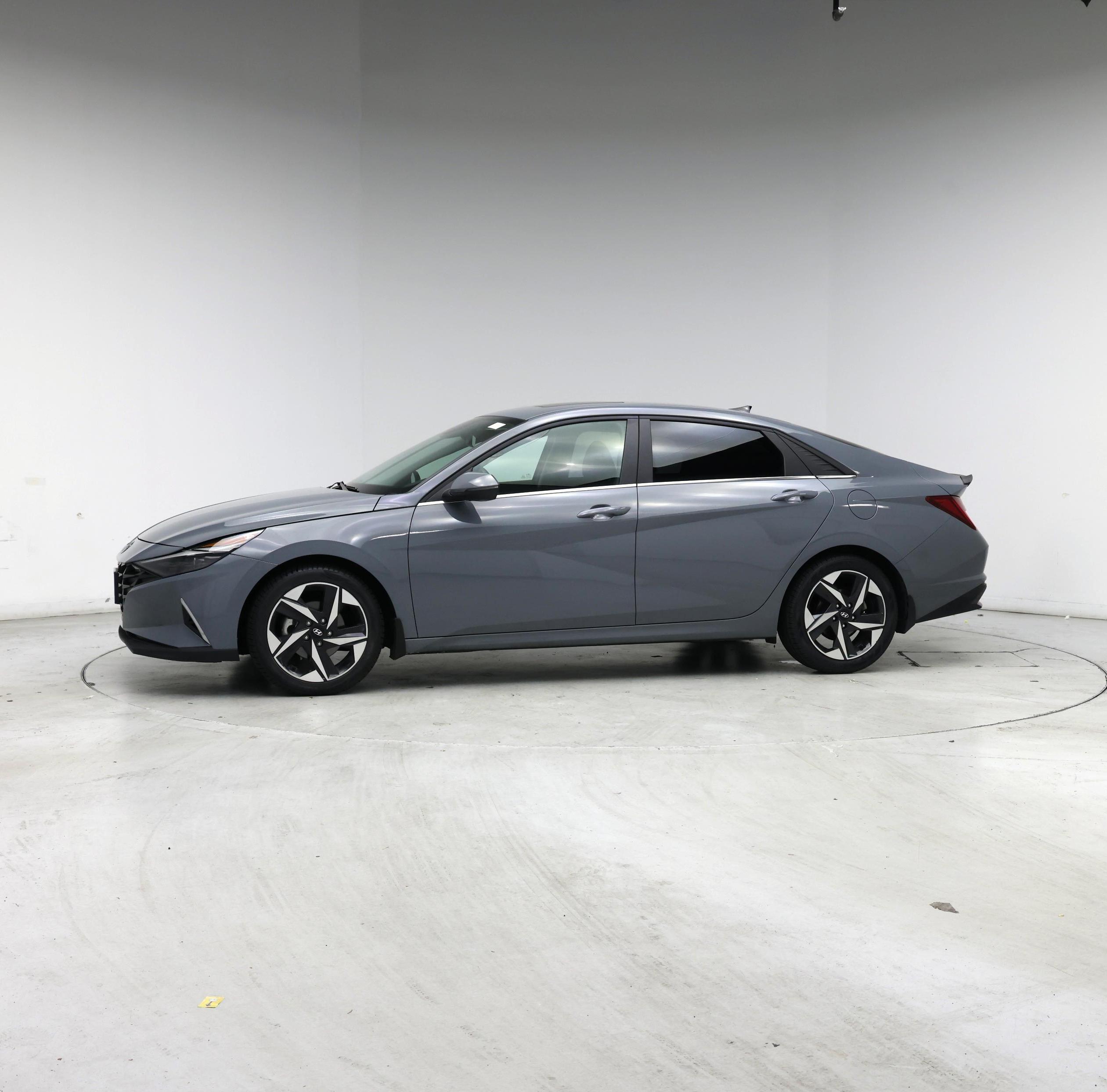 Thumbnail: 2022 Hyundai Elantra - 3