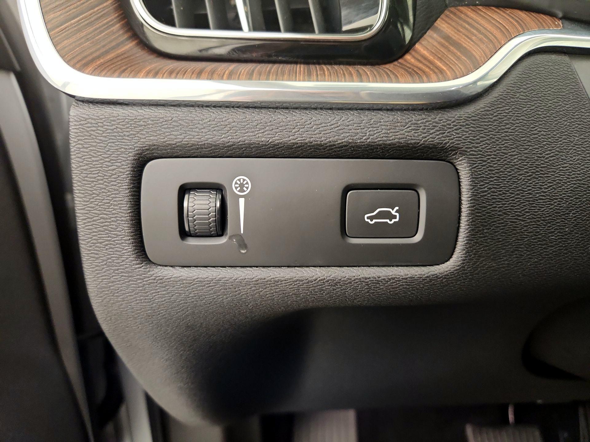 Thumbnail: 2020 Volvo XC60 - 13