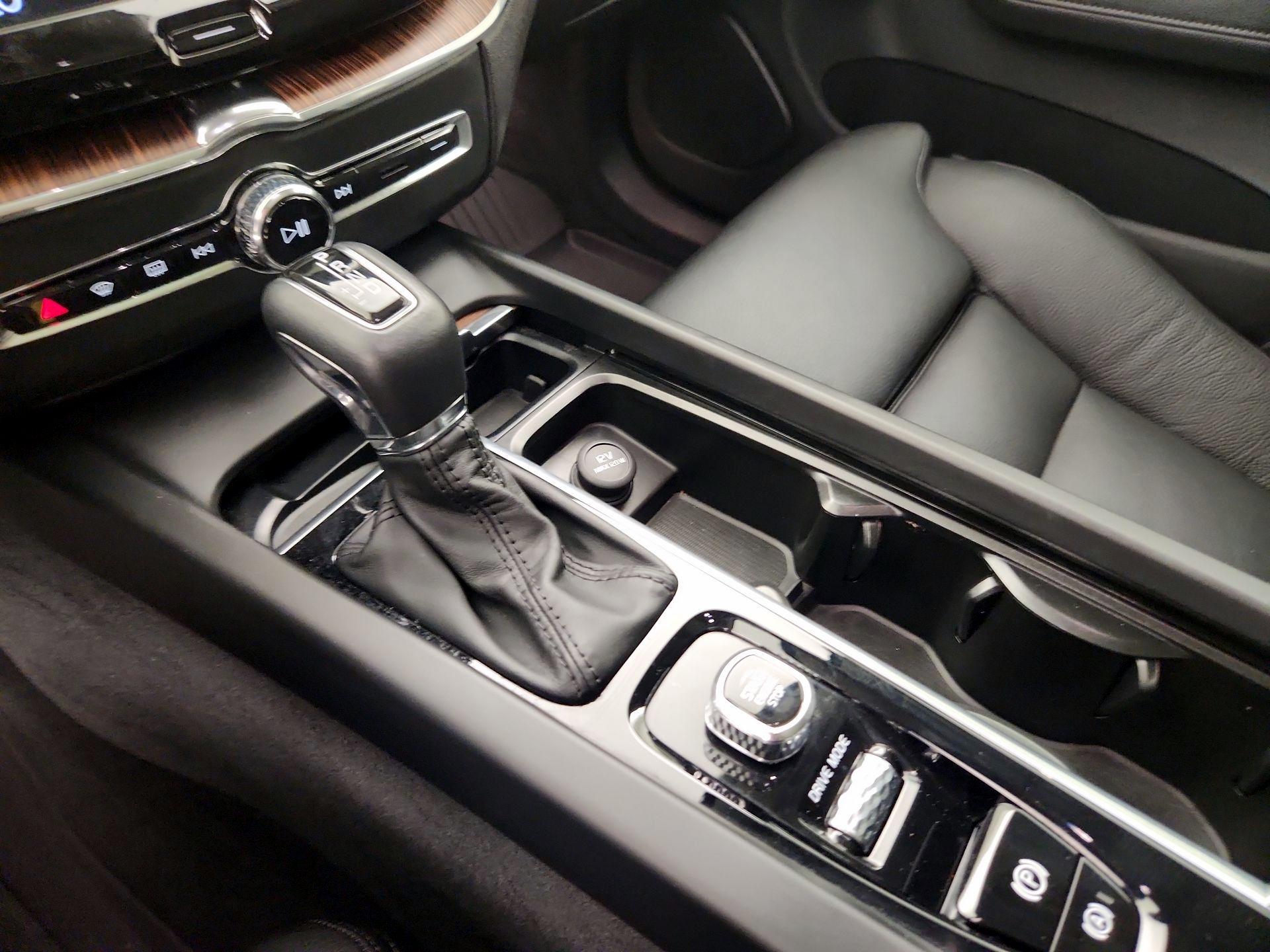 Thumbnail: 2020 Volvo XC60 - 17
