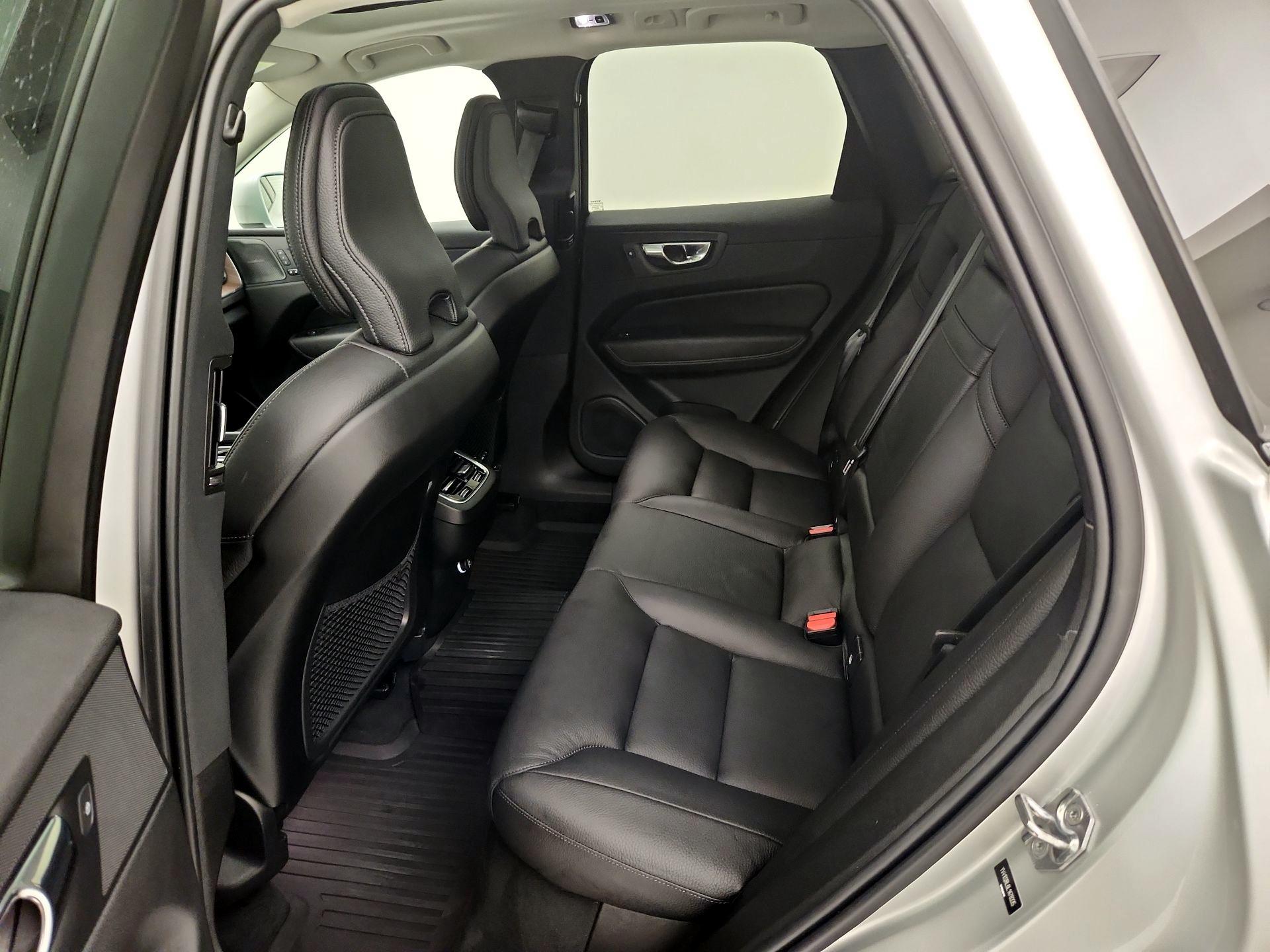 Thumbnail: 2020 Volvo XC60 - 20