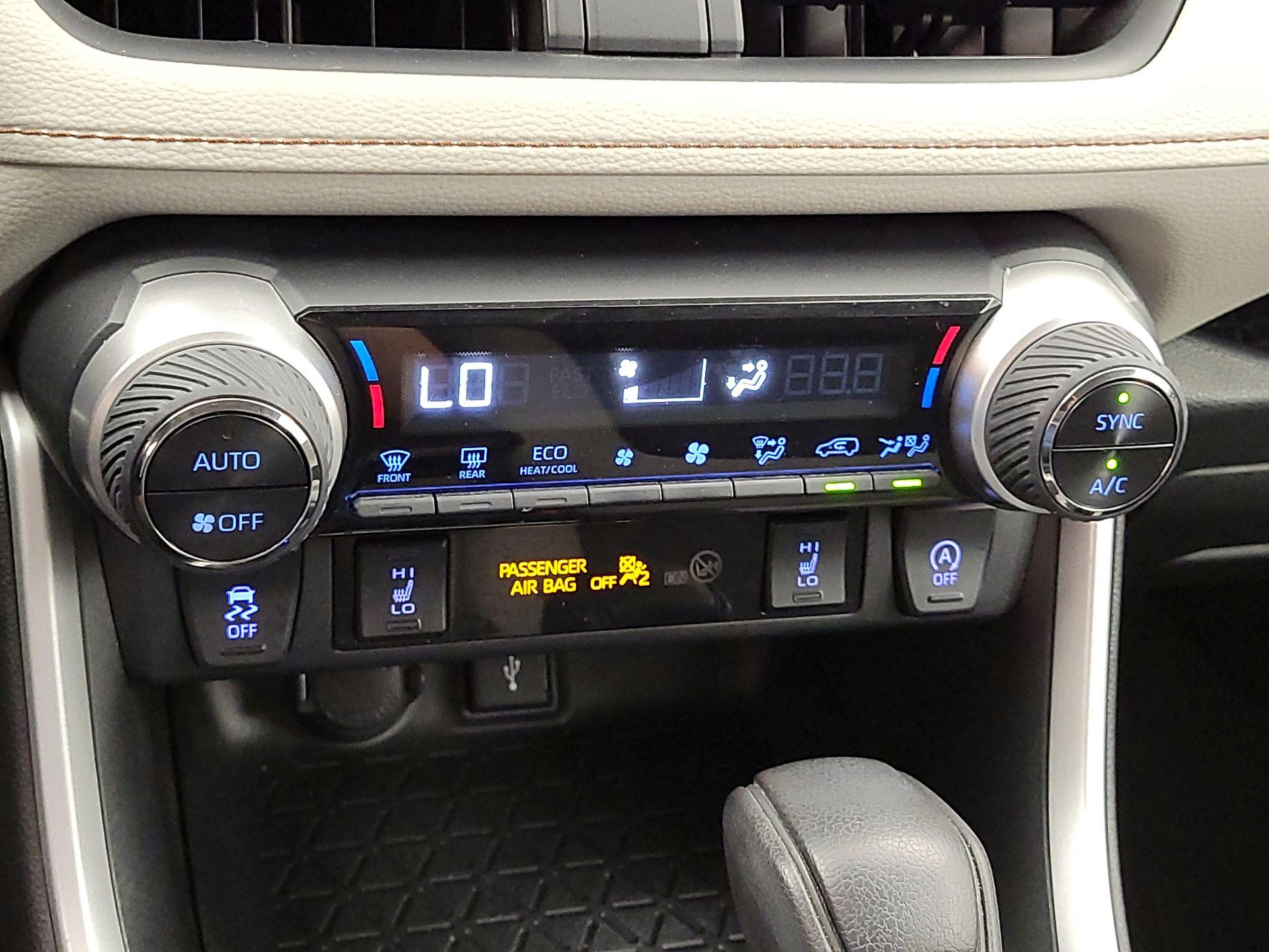 Thumbnail: 2020 Toyota RAV4 - 16