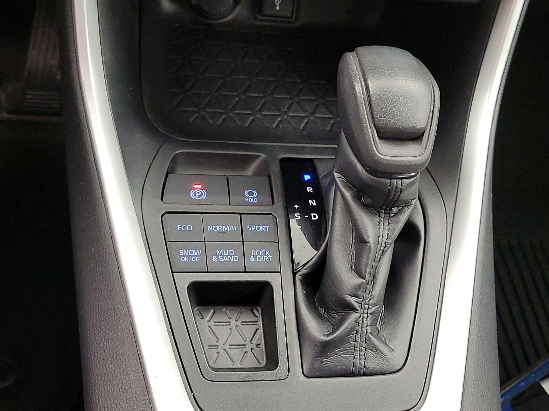Thumbnail: 2020 Toyota RAV4 - 17