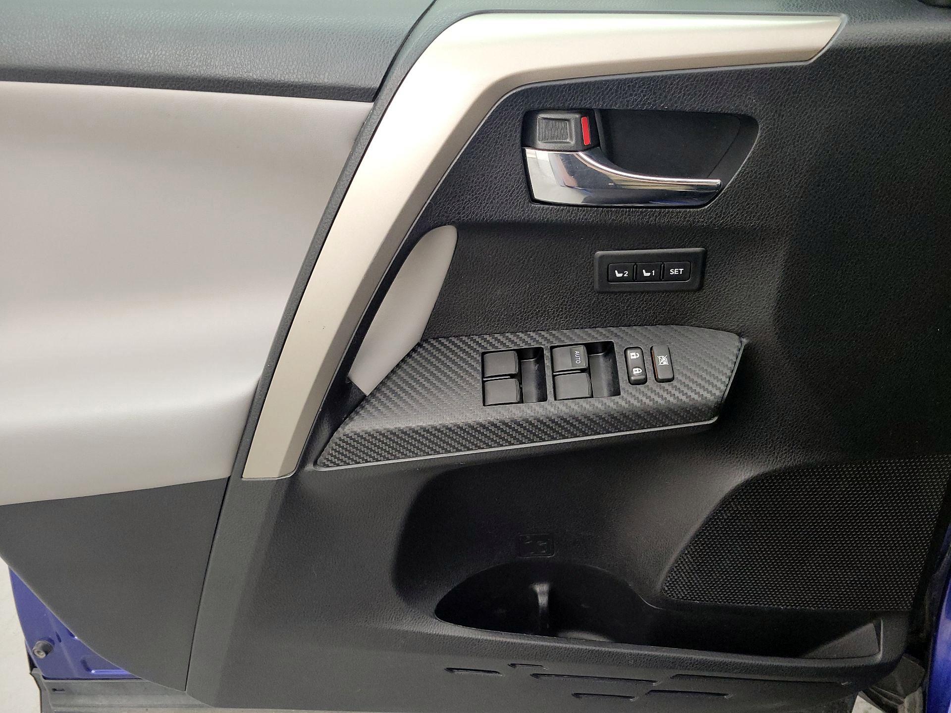 Thumbnail: 2015 Toyota RAV4 - 12