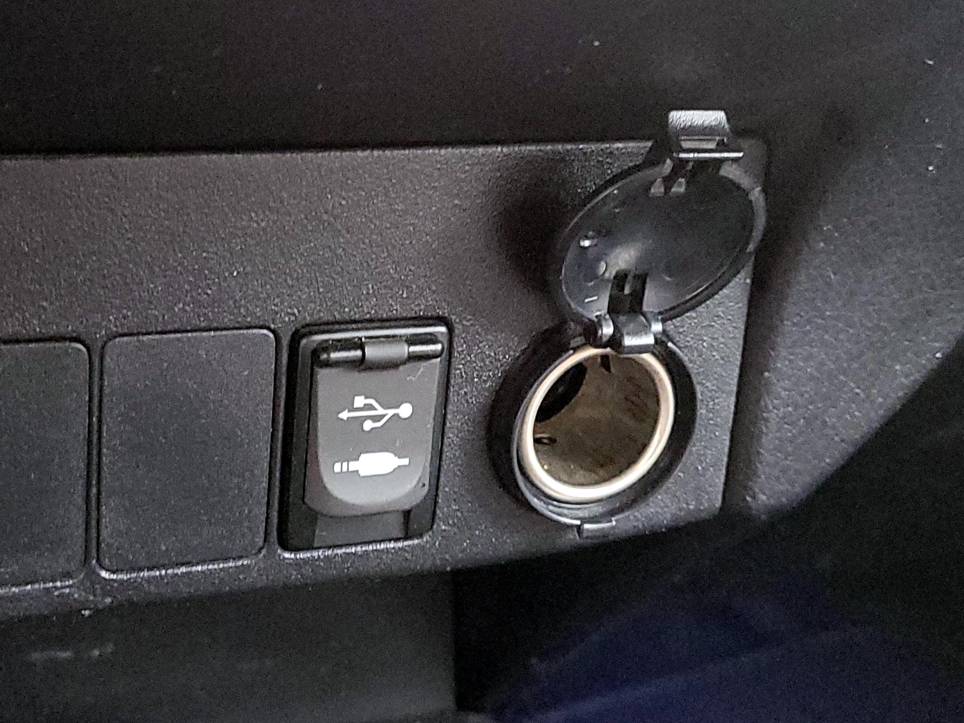 Thumbnail: 2015 Toyota RAV4 - 19