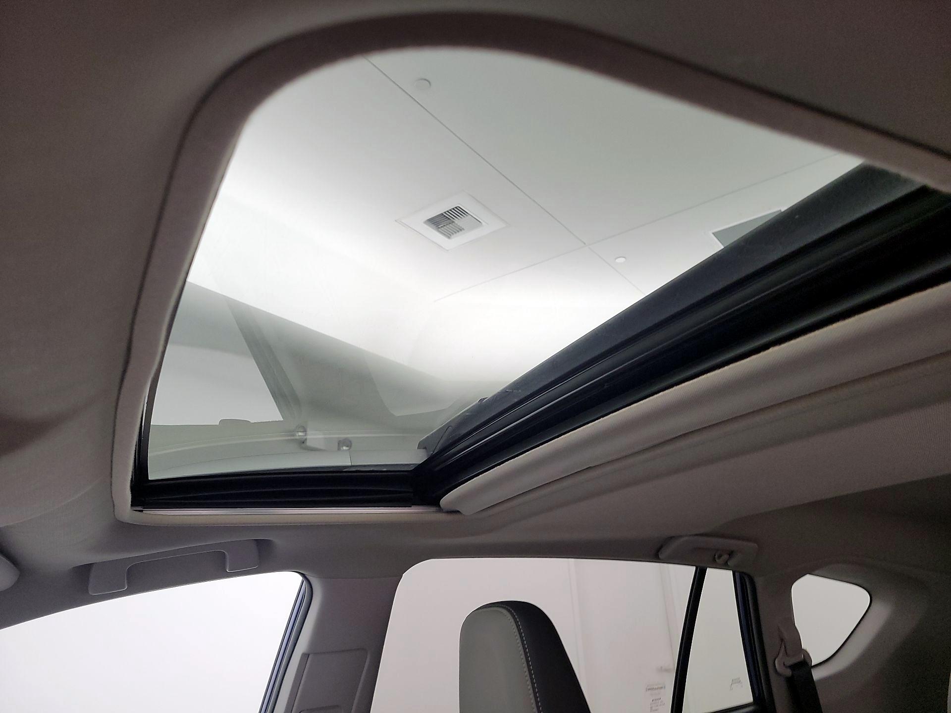 Thumbnail: 2015 Toyota RAV4 - 20