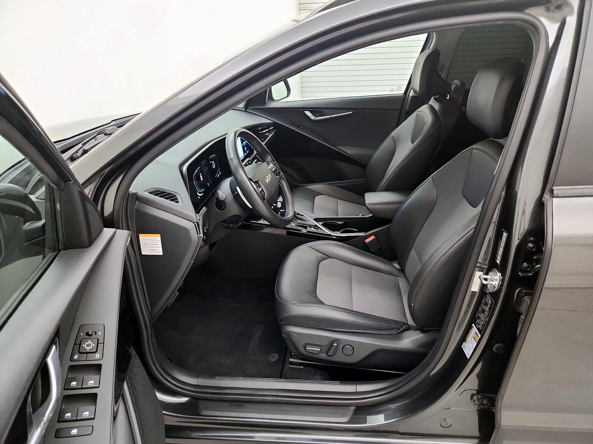 Thumbnail: 2023 Kia Niro - 11