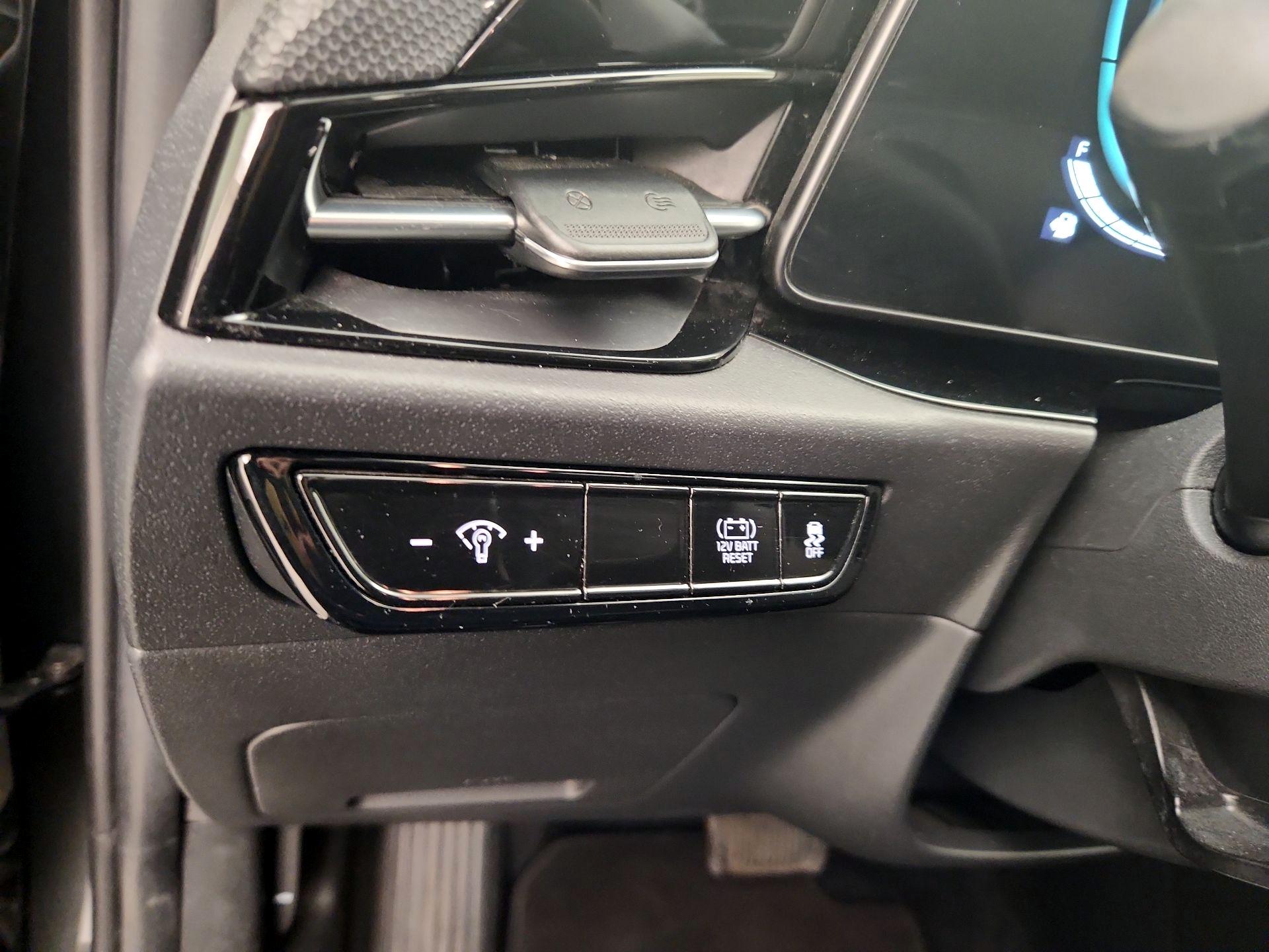 Thumbnail: 2023 Kia Niro - 13