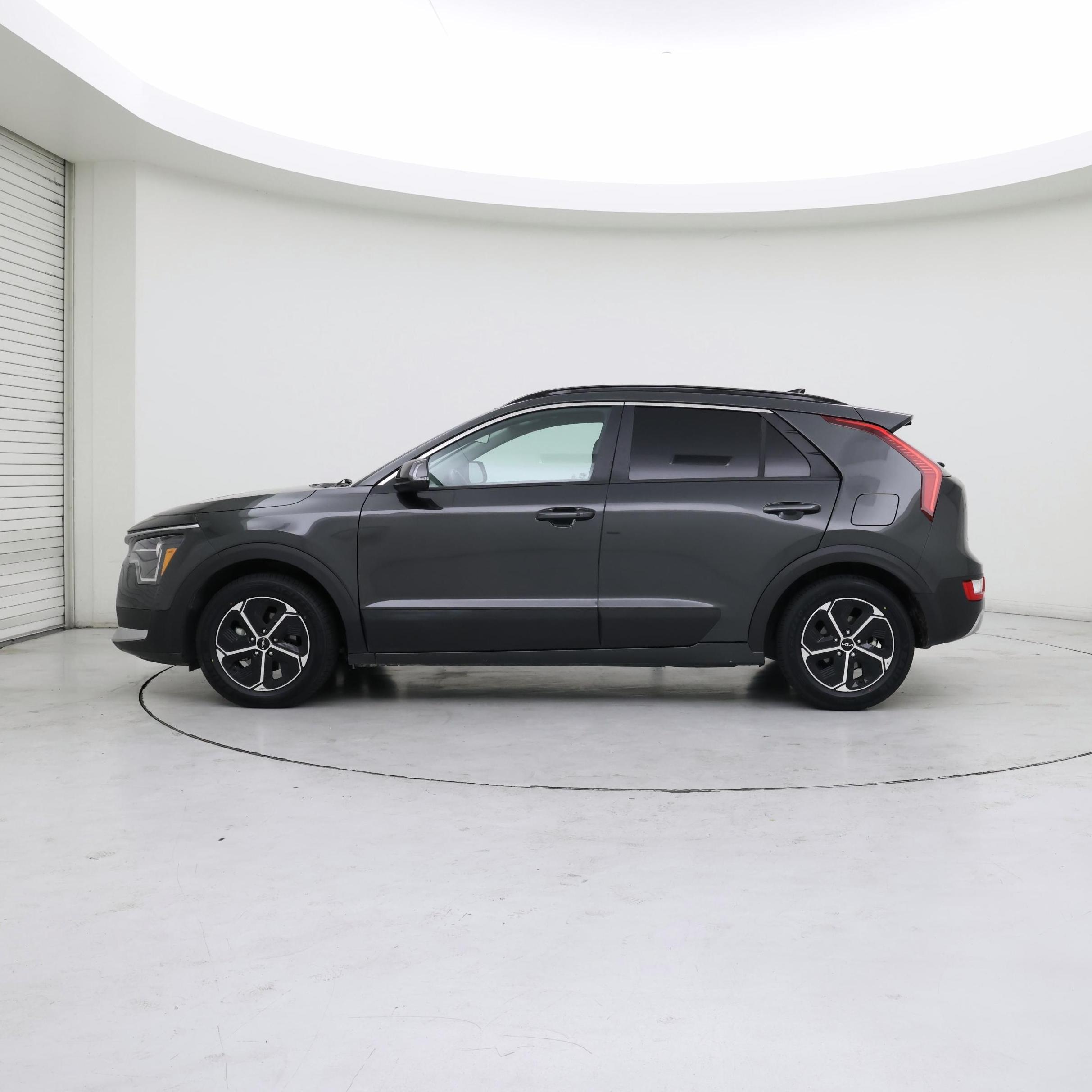 Thumbnail: 2023 Kia Niro - 3