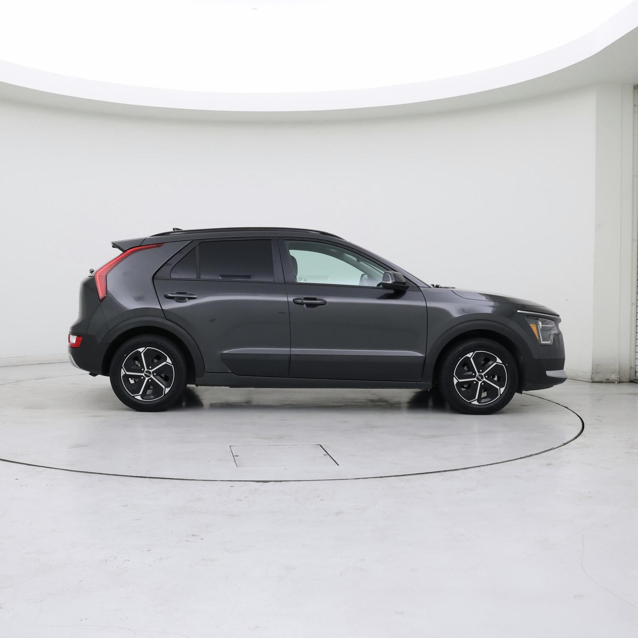 Thumbnail: 2023 Kia Niro - 7